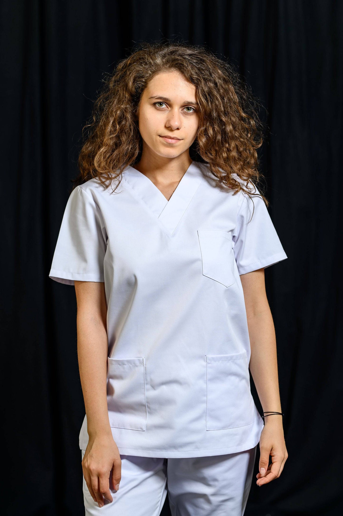 Bluza Medicala Femei cu guler V - Alb - vedere frontala - Akitex 