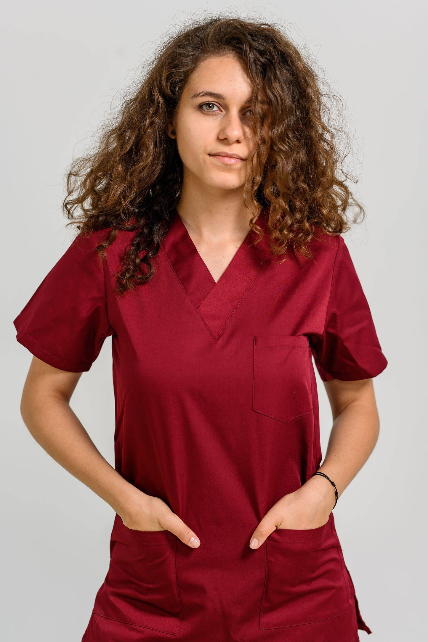 Bluza Medicala Femei cu guler V - Bordo - vedere frontala - Akitex 