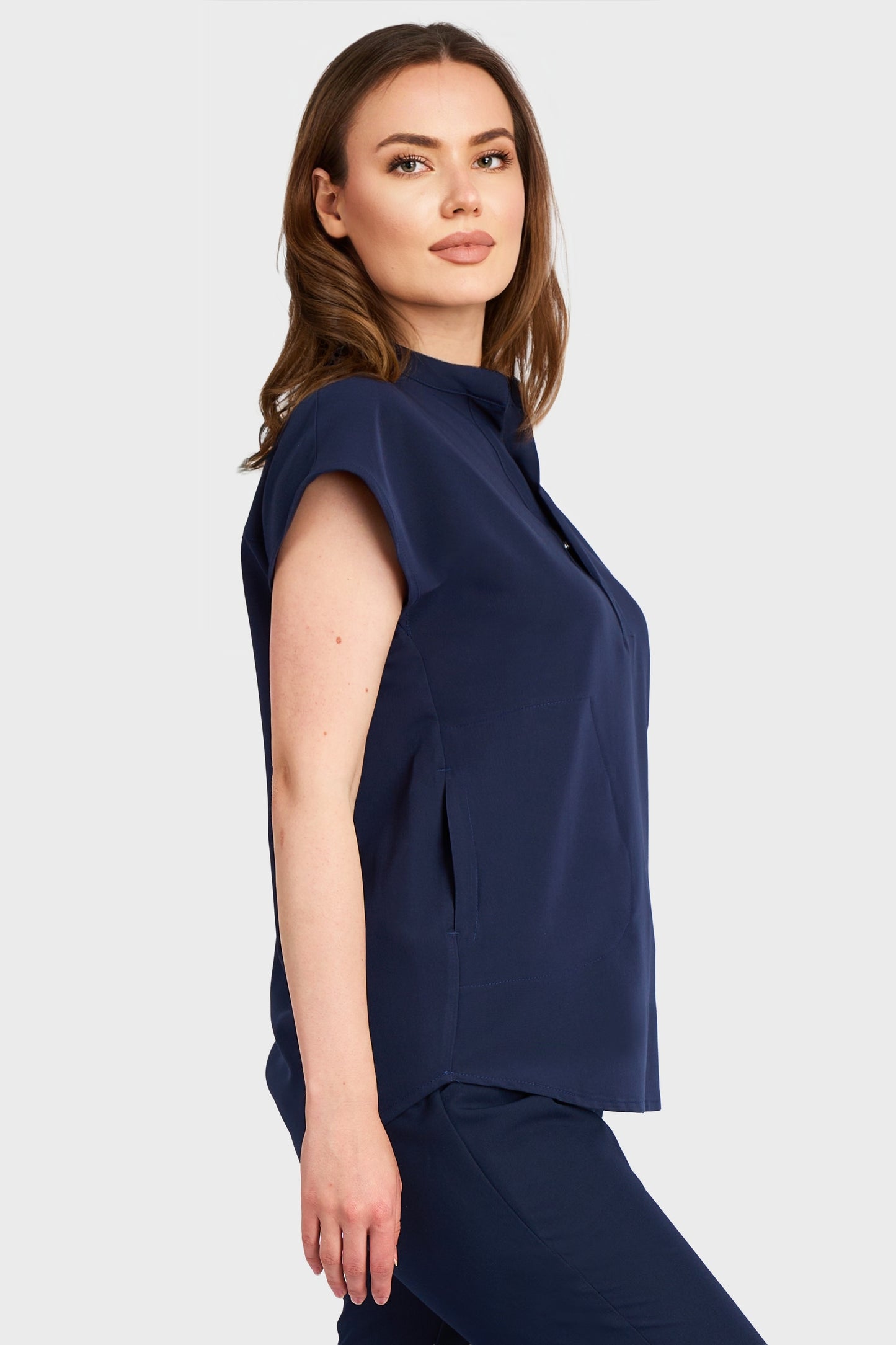 Bluza Medicala Maria Stretch - Navy - vedere laterala - material elastic - Akitex 