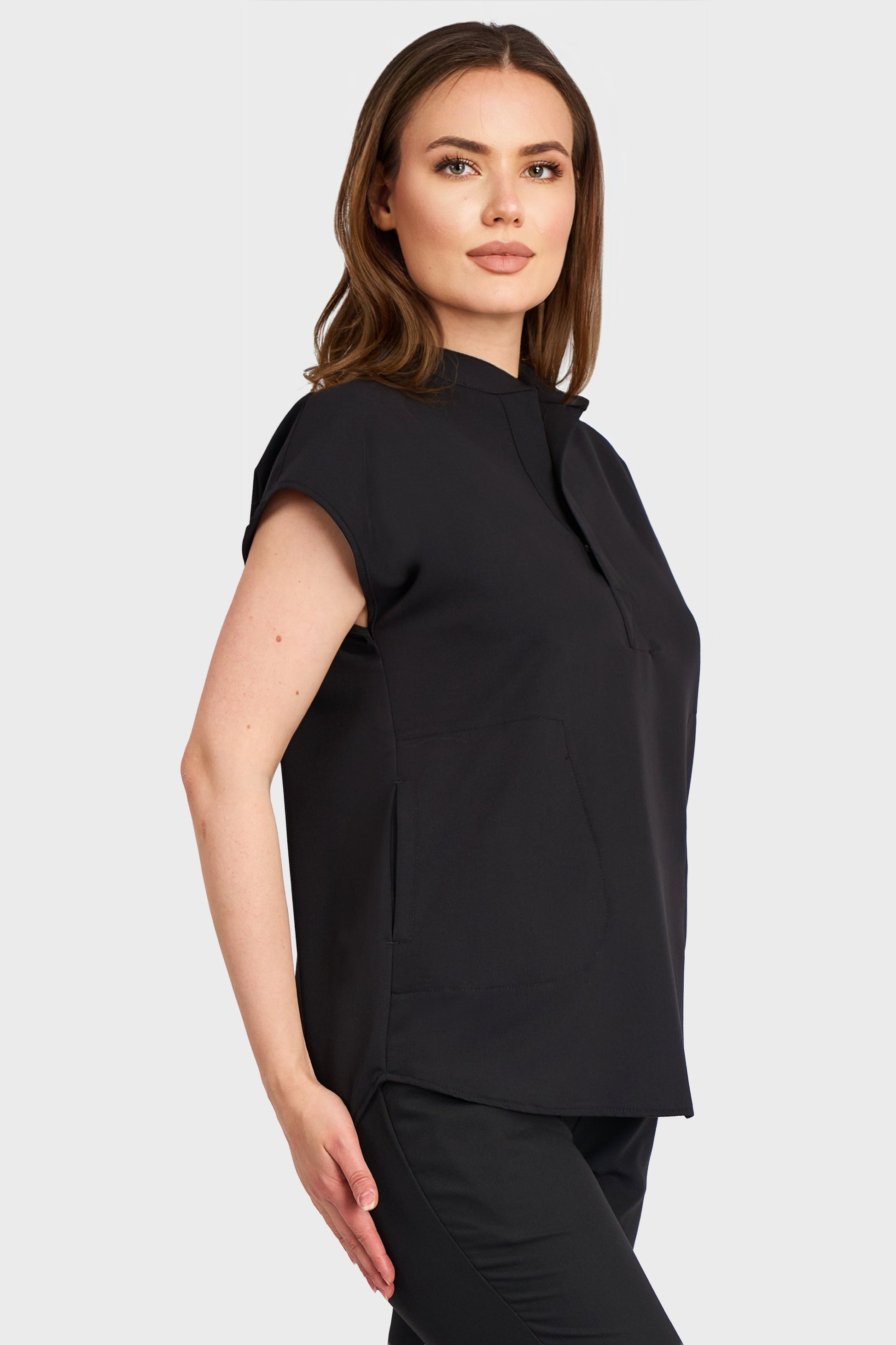 Bluza Medicala Maria Stretch - Negru - vedere laterala - material elastic - Akitex 