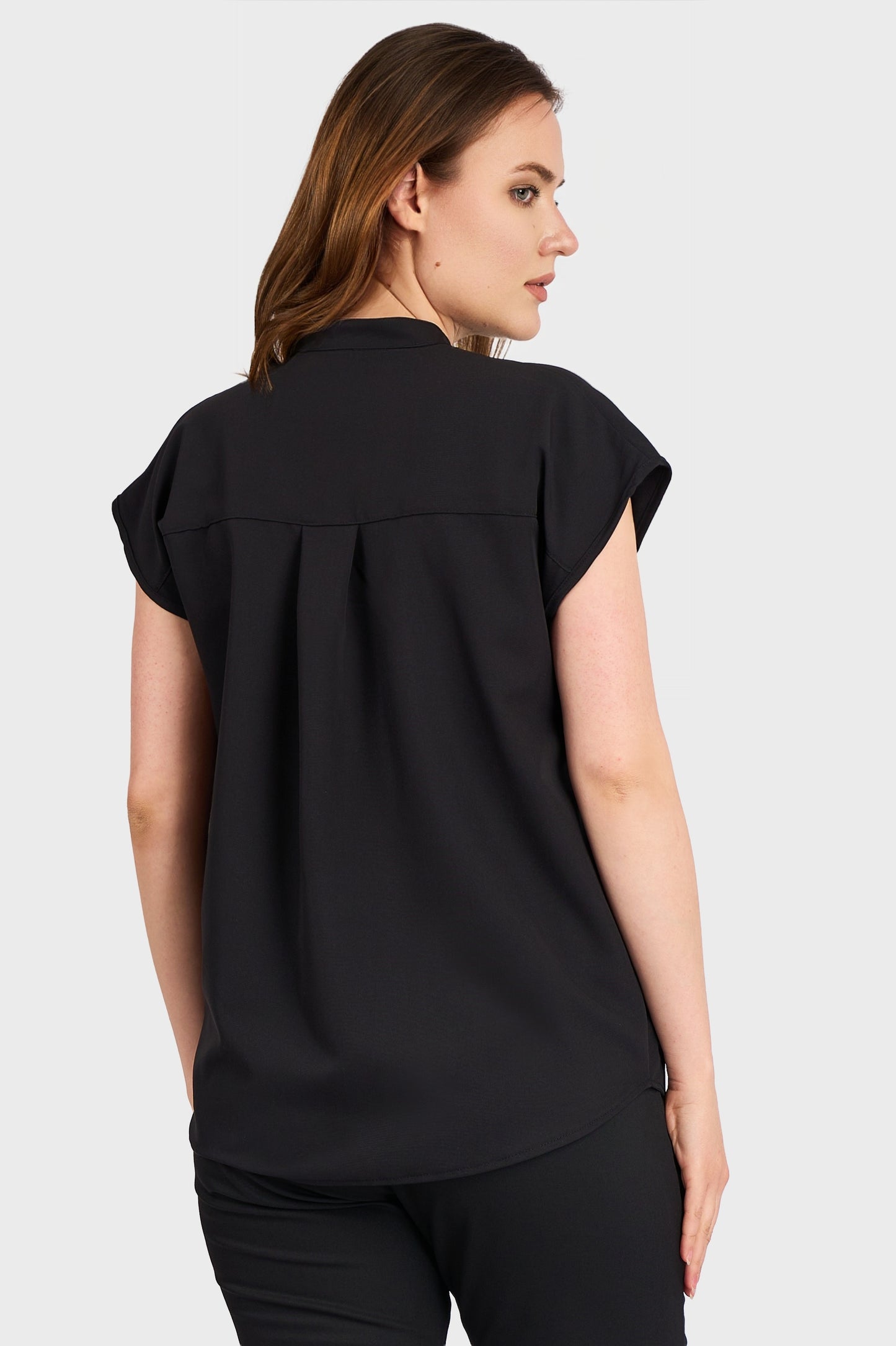 Costum medical din Bluza Medicala Maria si Pantaloni Medicali cu elastic si snur STRETCH - Negru - vedere spate - material elastic  -Akitex 