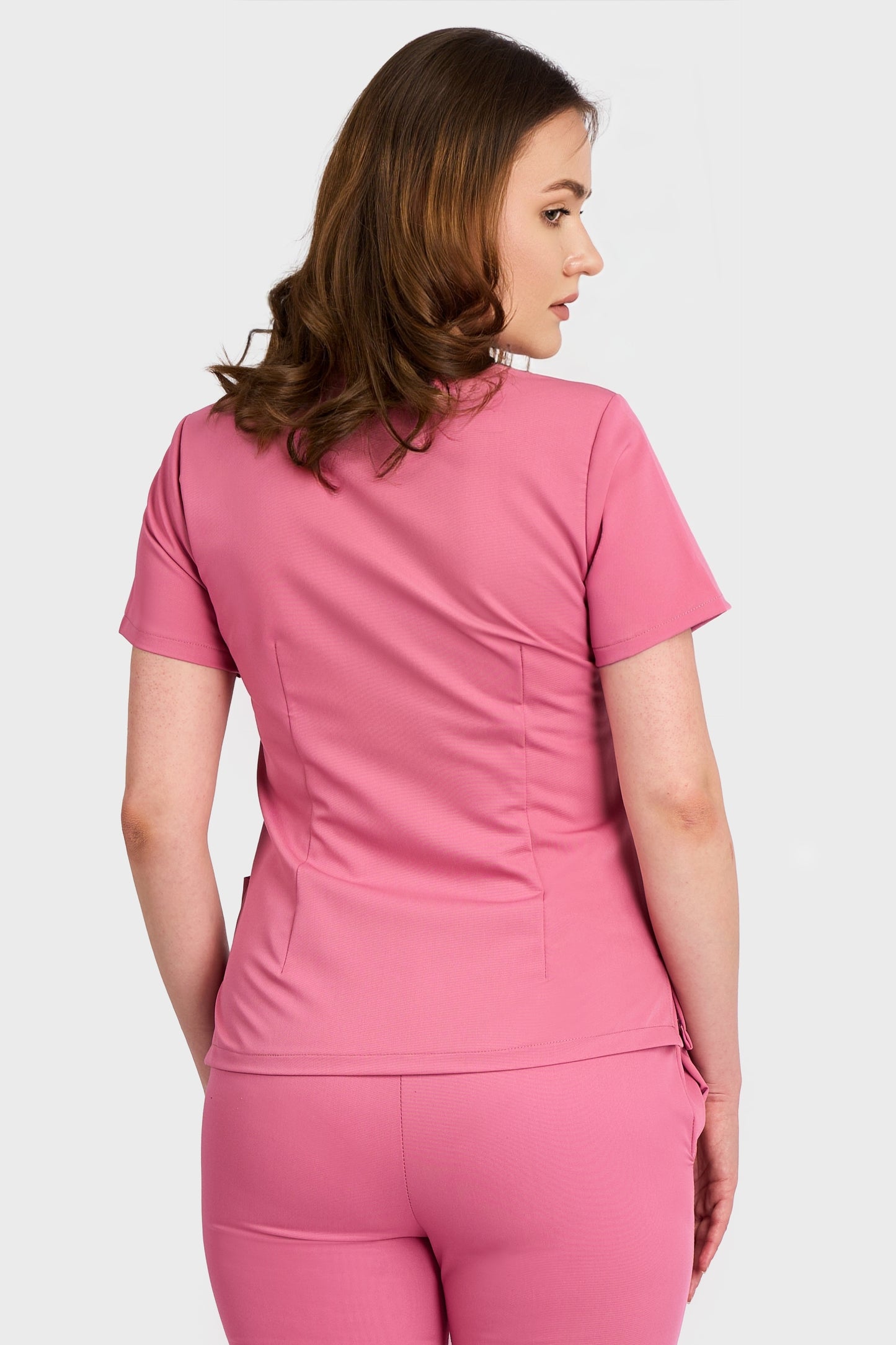 Costum medical din Bluza Medicala Rafaelas si Pantaloni Medicali Alisa STRETCH - Roz - vedere spate - material elastic - Akitex 