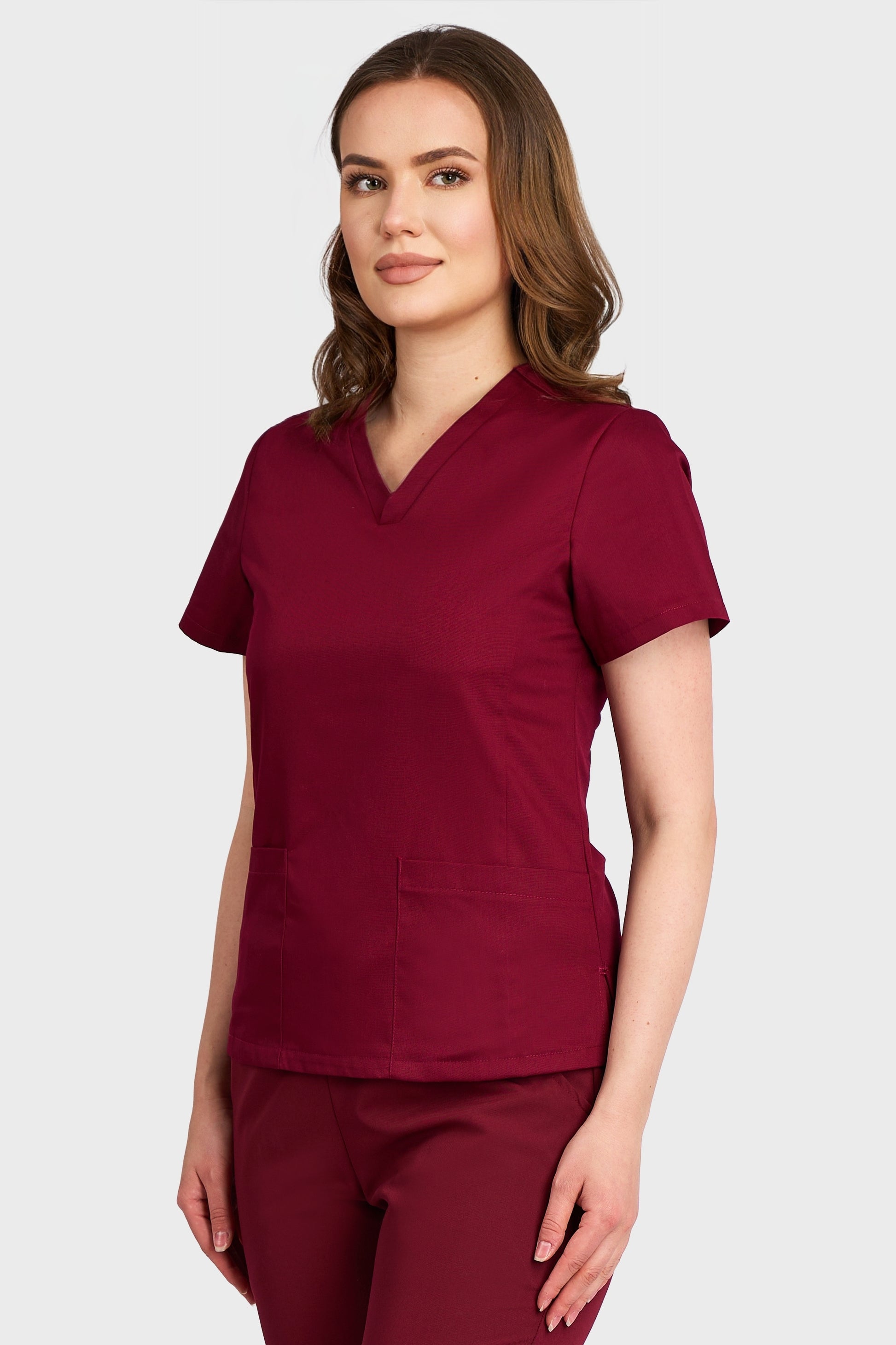 Costum medical din Bluza Medicala Rafaelas si Pantaloni Medicali cu elastic si snur STRETCH - Bordo - vedere laterala - material elastic - Akitex 