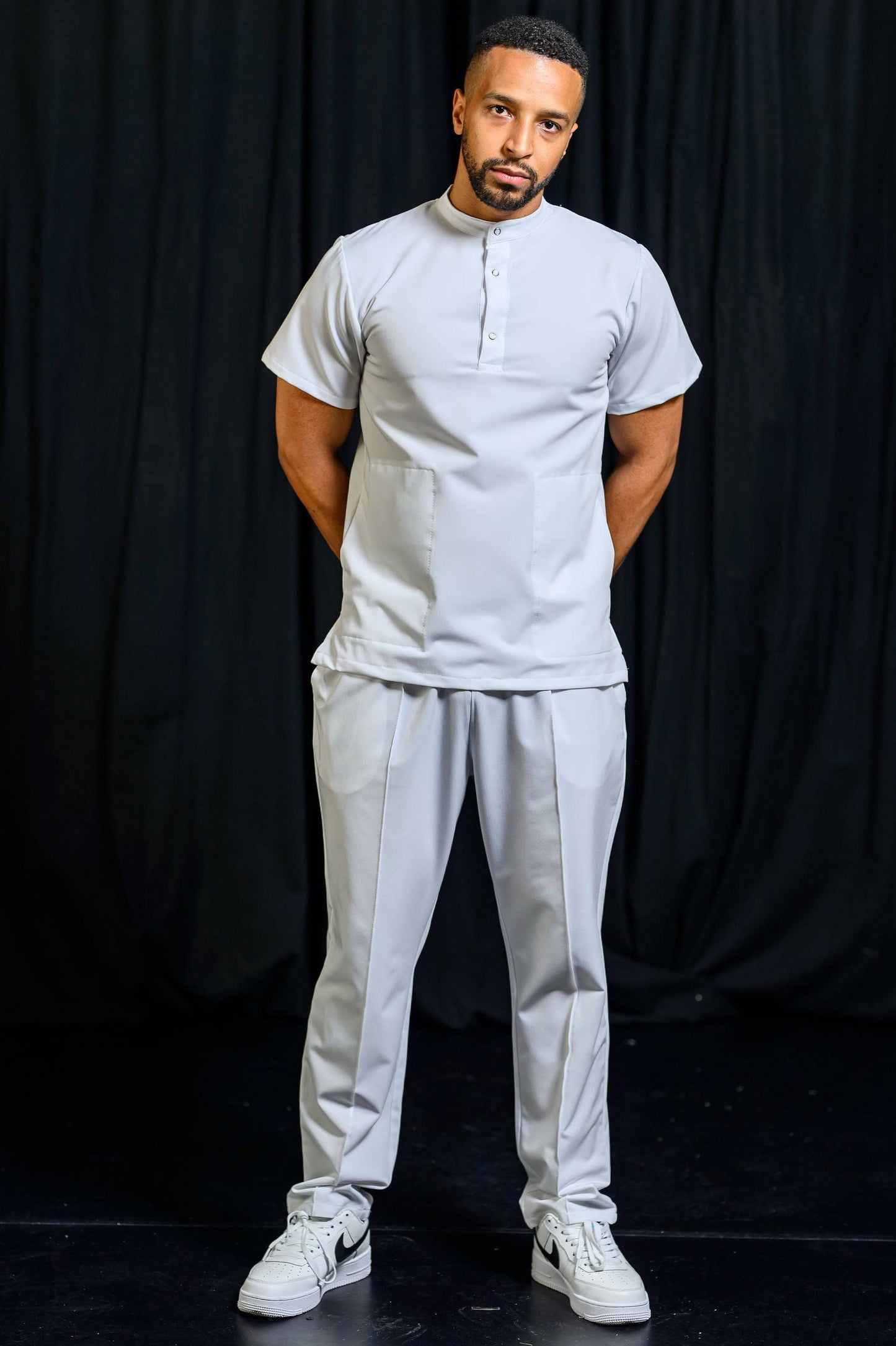 Pantaloni Medicali Alisa Barbati Stretch - Alb - vedere totala - material elastic - Akitex 