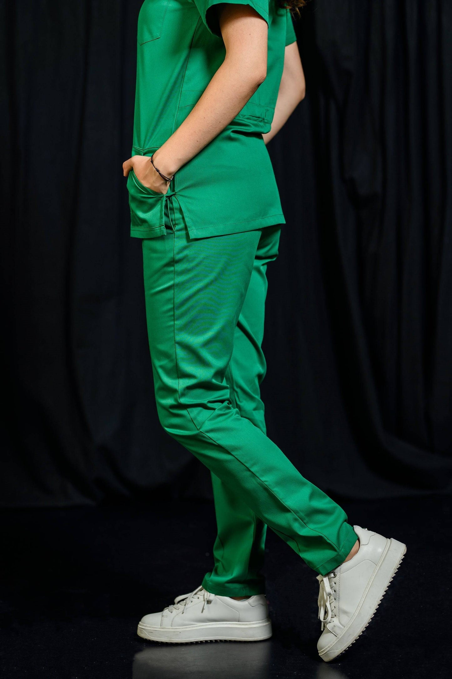 Pantaloni Medicali Alisa Femei - Verde - vedere lateral dreapta - Akitex 