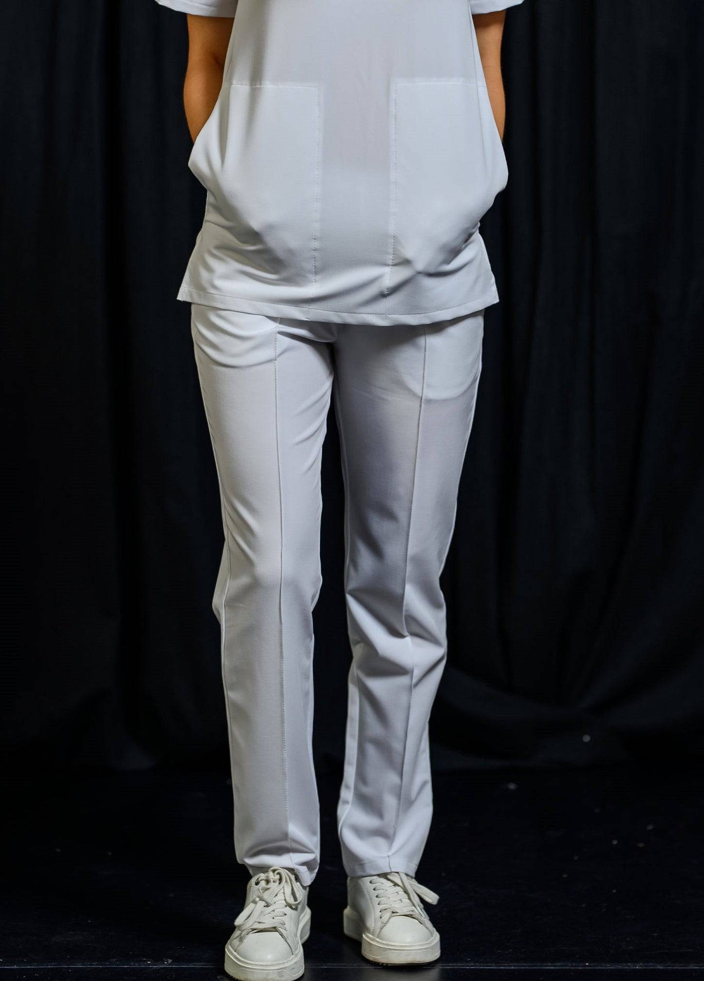 Pantaloni Medicali Alisa Femei Stretch - Alb - vedere frontala - material elastic - Akitex 