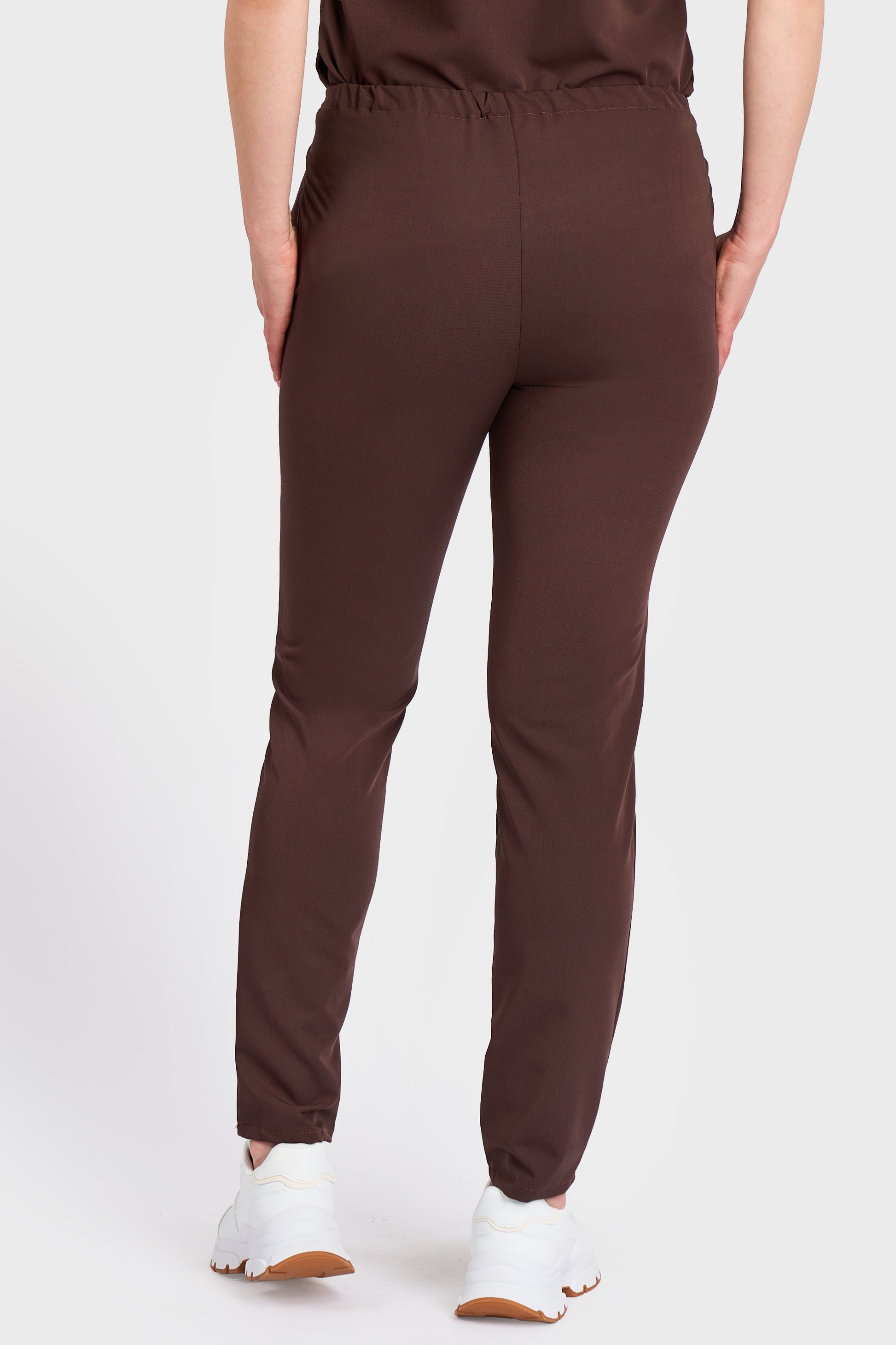Pantaloni Medicali Alisa Femei Stretch - Choco - vedere spate - material elastic - Akitex 