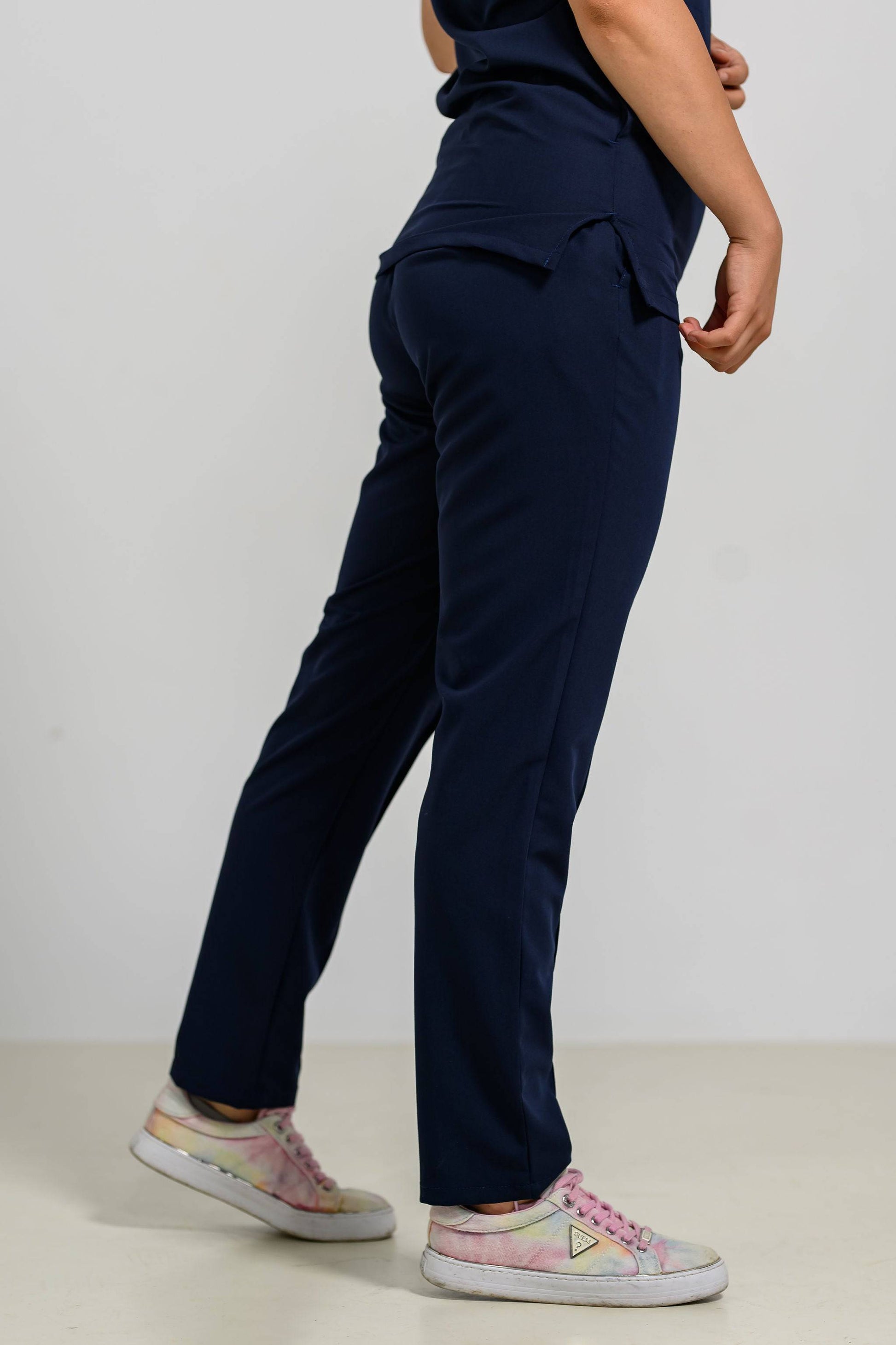 Pantaloni Medicali Alisa Femei Stretch - Navy - vedere laterala - material elastic - Akitex 