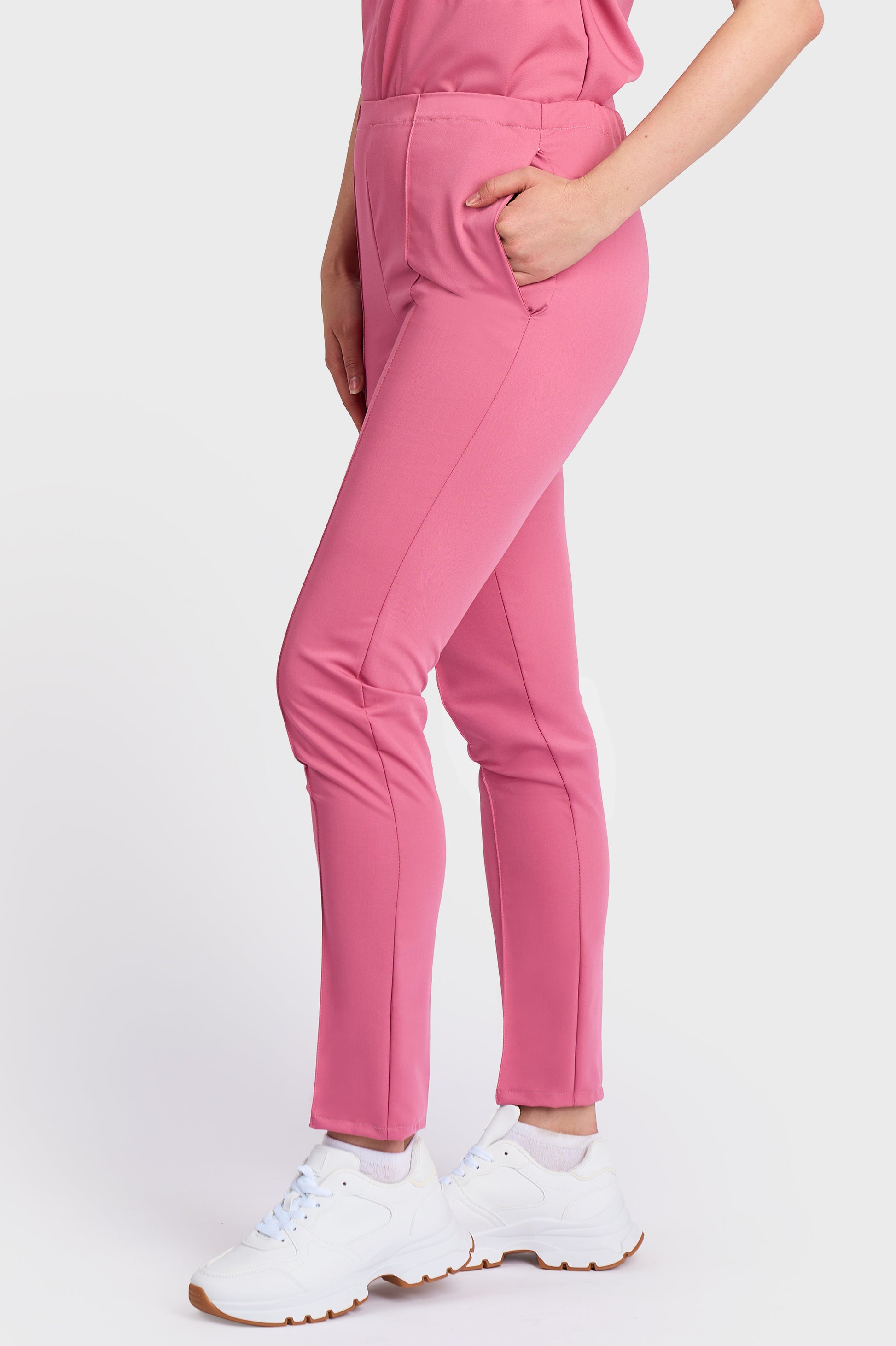 Pantaloni Medicali Alisa Femei Stretch - Roz - vedere laterala - material elastic - Akitex 