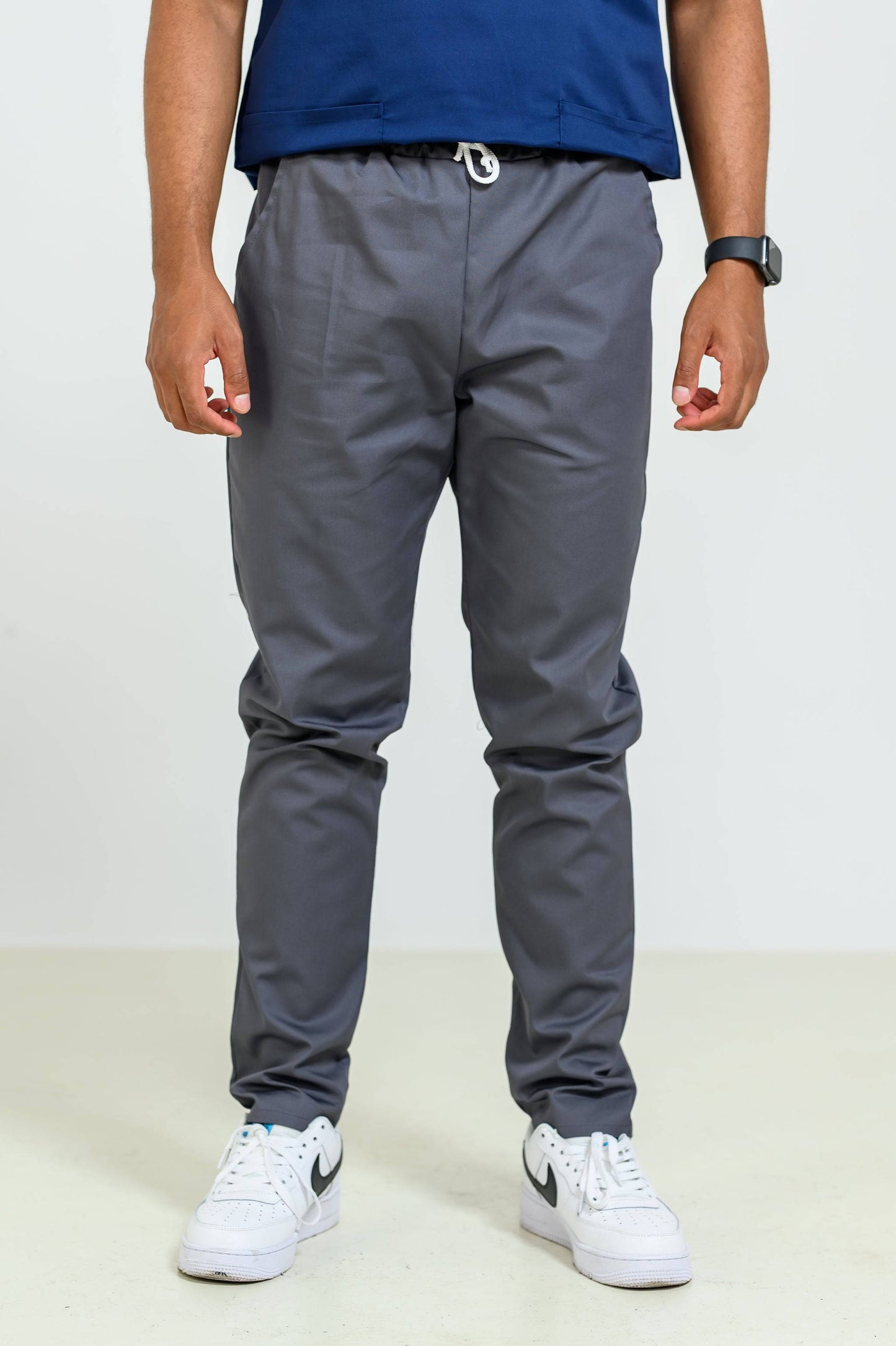 Pantaloni Medicali cu elastic si snur Barbati - Gri - vedere frontala - Akitex 