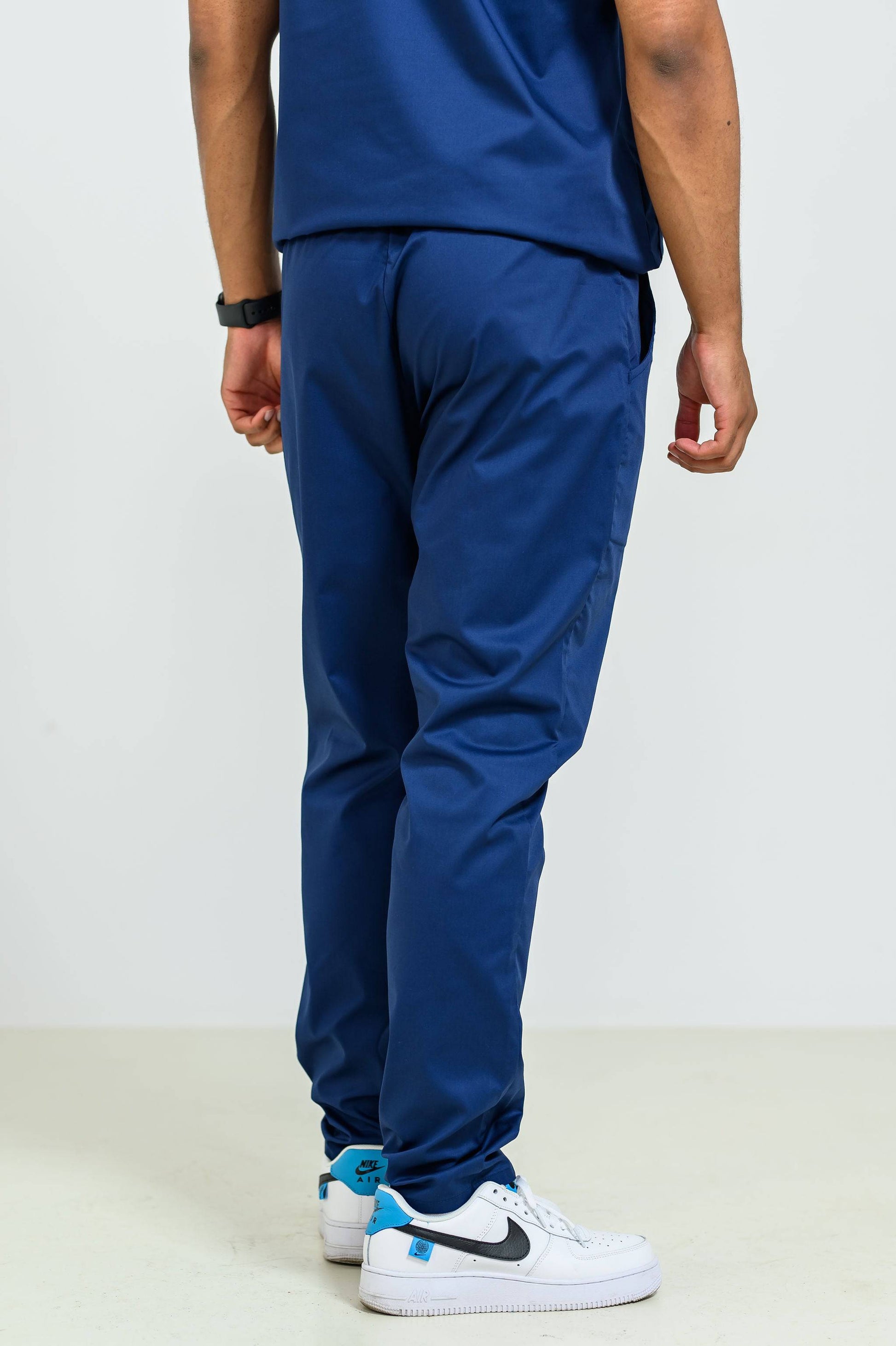Pantaloni Medicali cu elastic si snur Barbati - Navy - vedere de la spate - Akitex 