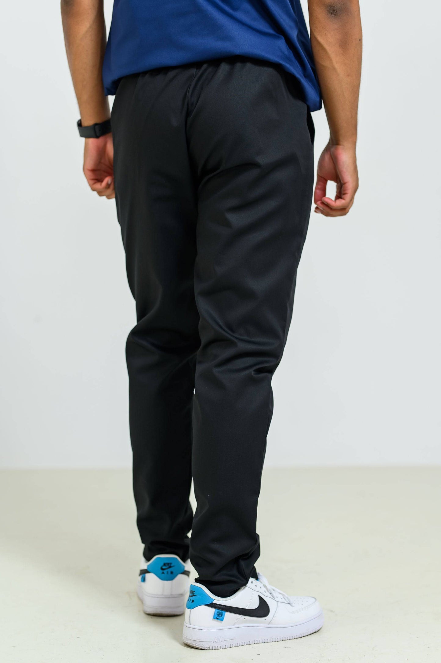 Pantaloni Medicali cu elastic si snur Barbati - Negru - vedere de la spate - Akitex 