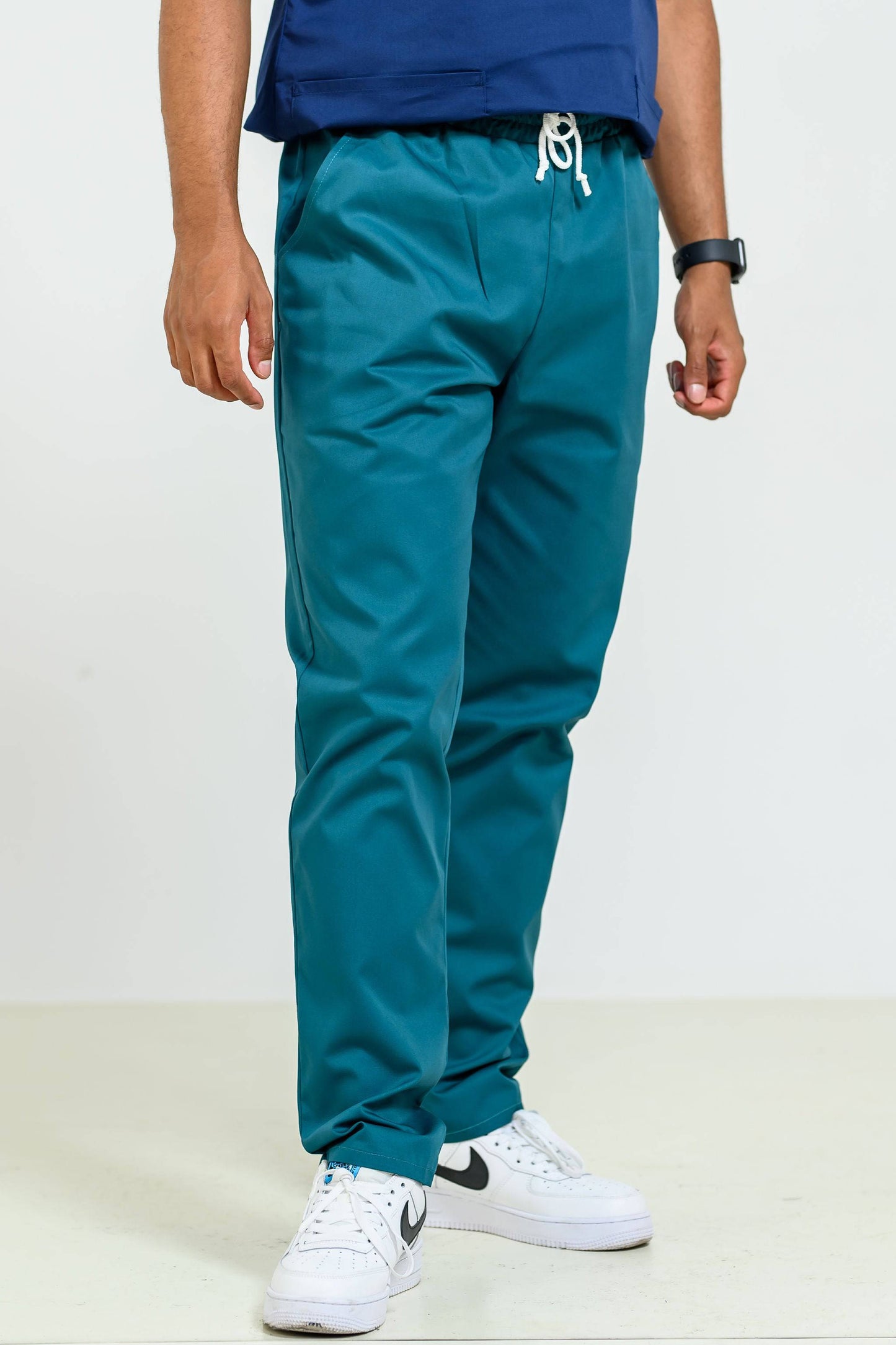 Pantaloni Medicali cu elastic si snur Barbati - Verde Padure - vedere frontala - Akitex 