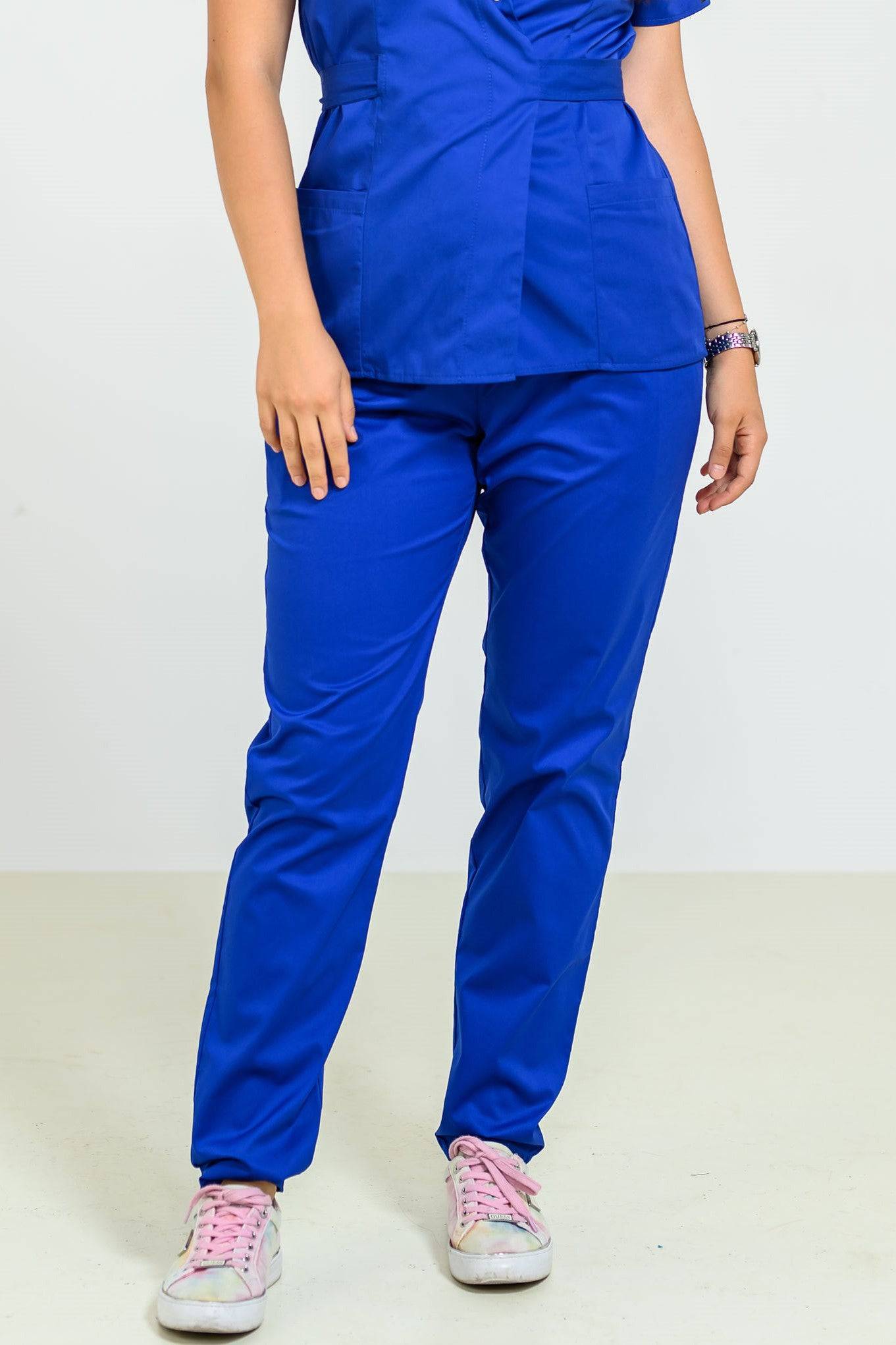 Pantaloni Medicali cu elastic si snur Femei - Albastru Electric - vedere frontala - Akitex 