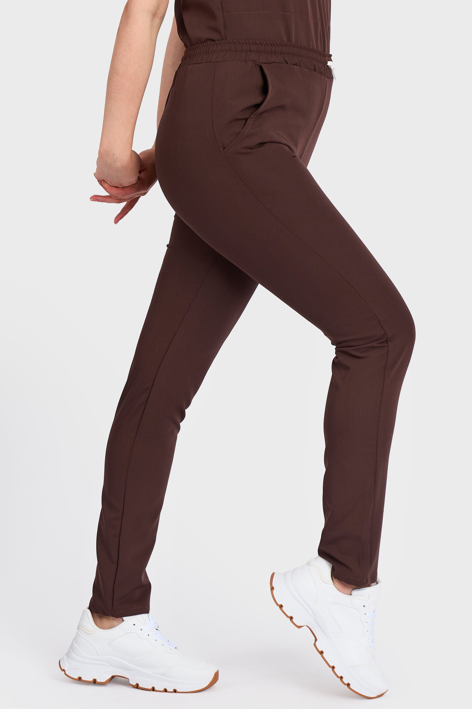 Pantaloni Medicali cu elastic si snur Femei Stretch - Choco - vedere laterala - material elastic - Akitex 