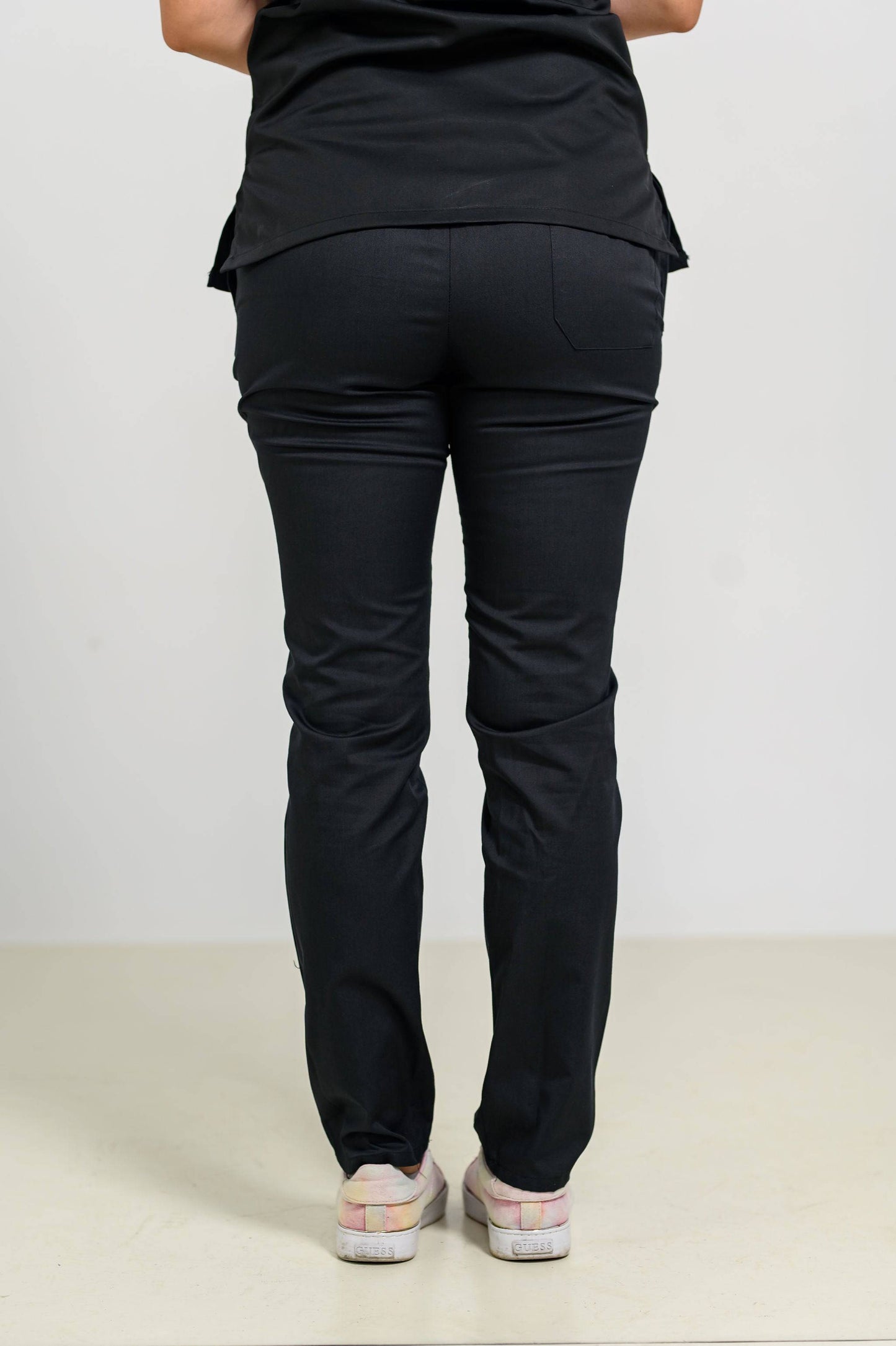 Pantaloni Medicali de Dama- Negru - vedere de la spate - Akitex 