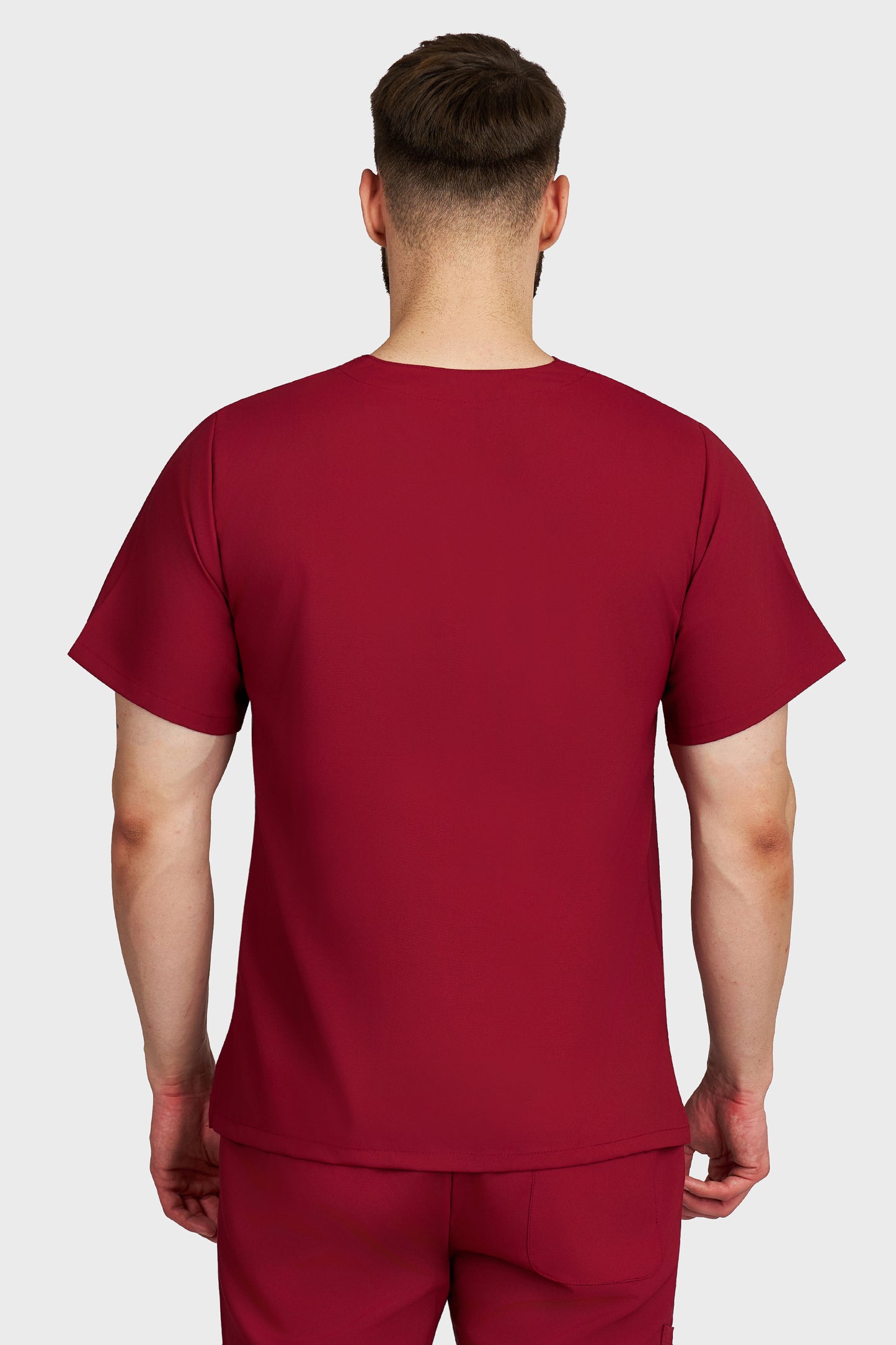Bluza medicala barbati cu guler in V bordo stretch - vedere din spate - AKITEX