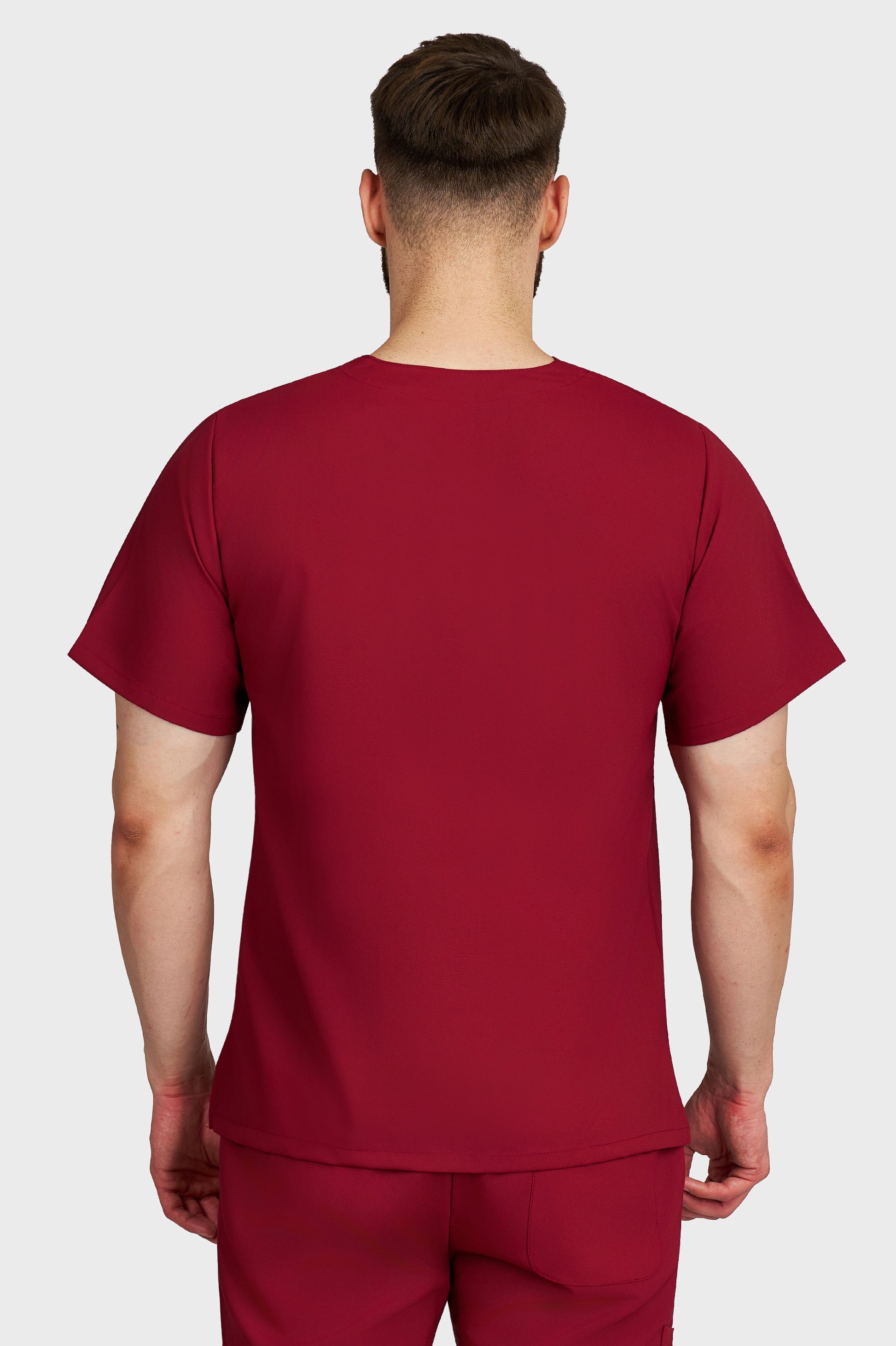 Bluza medicala barbati cu guler in V bordo stretch - vedere din spate - AKITEX