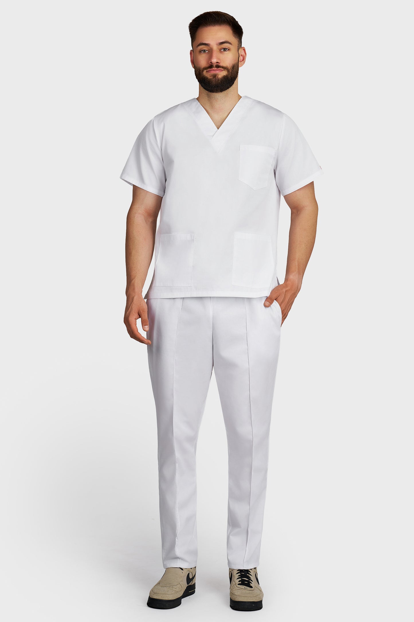 Costum medical barbati alb - bluza medicala cu guler in V si pantaloni Alisa, vedere din fata - AKITEX
