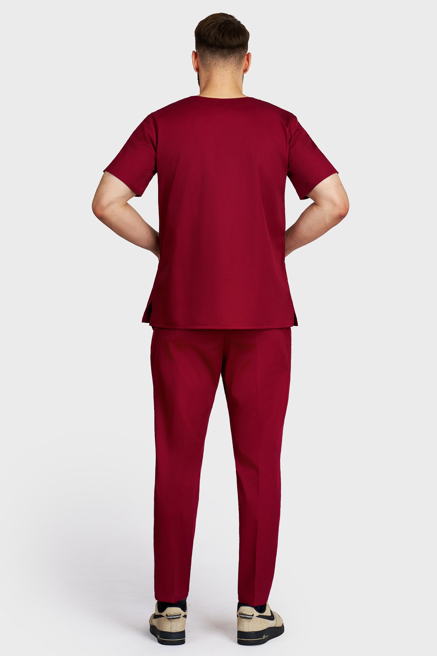 Costum medical barbati bordo - bluza medicala Victoria si pantaloni Alisa, vedere din spate - AKITEX