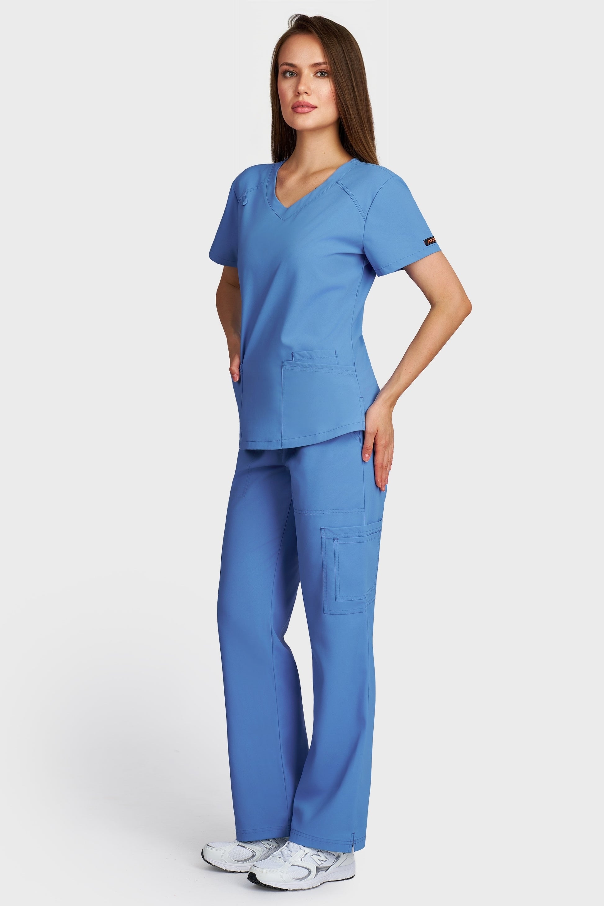 Costum medical femei albastru azur - bluza medicala Carmen si pantaloni cargo, vedere laterala - AKITEX