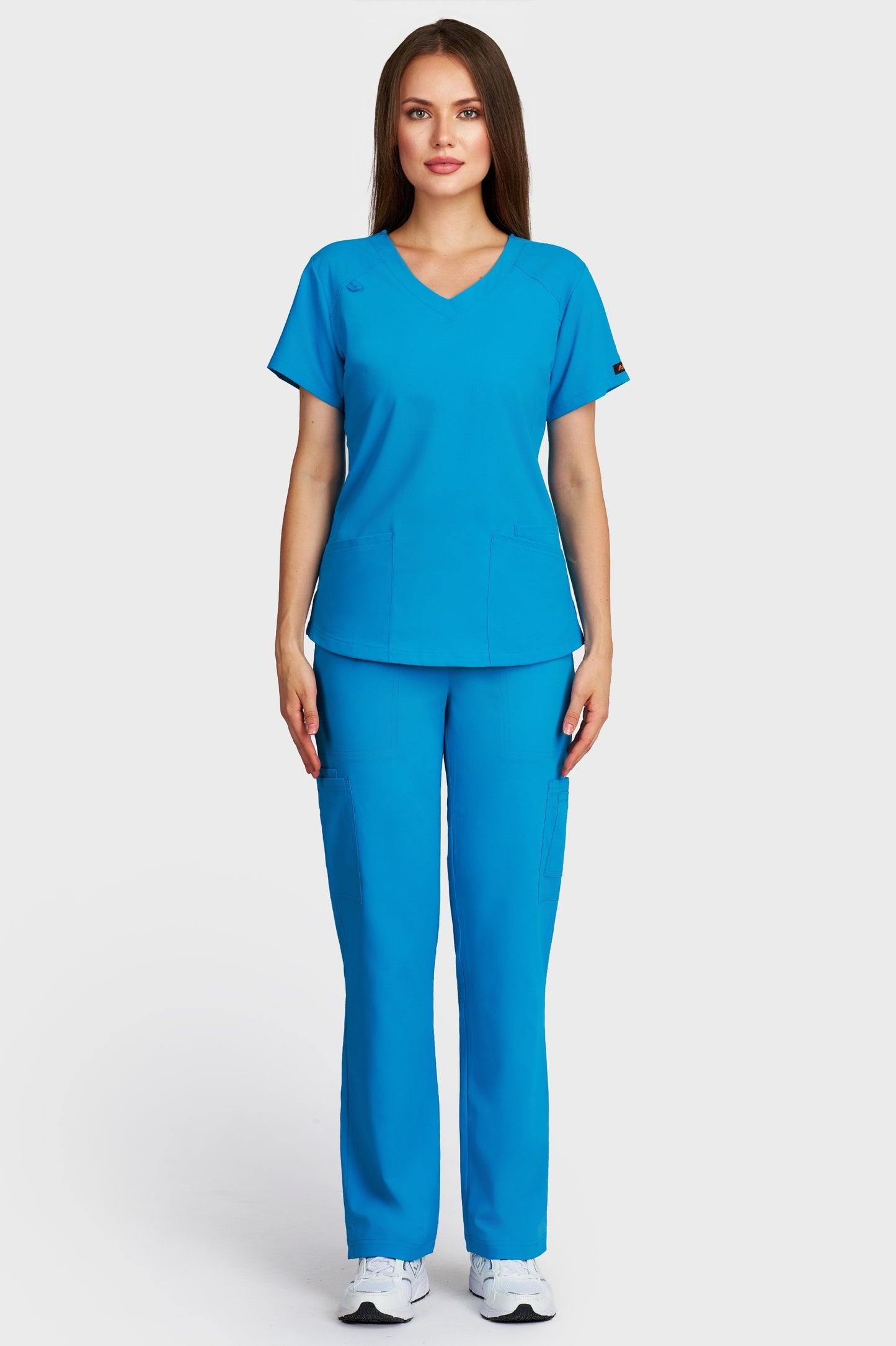 Costum medical femei turquoise - bluza medicala Carmen si pantaloni cargo, vedere din fata - AKITEX