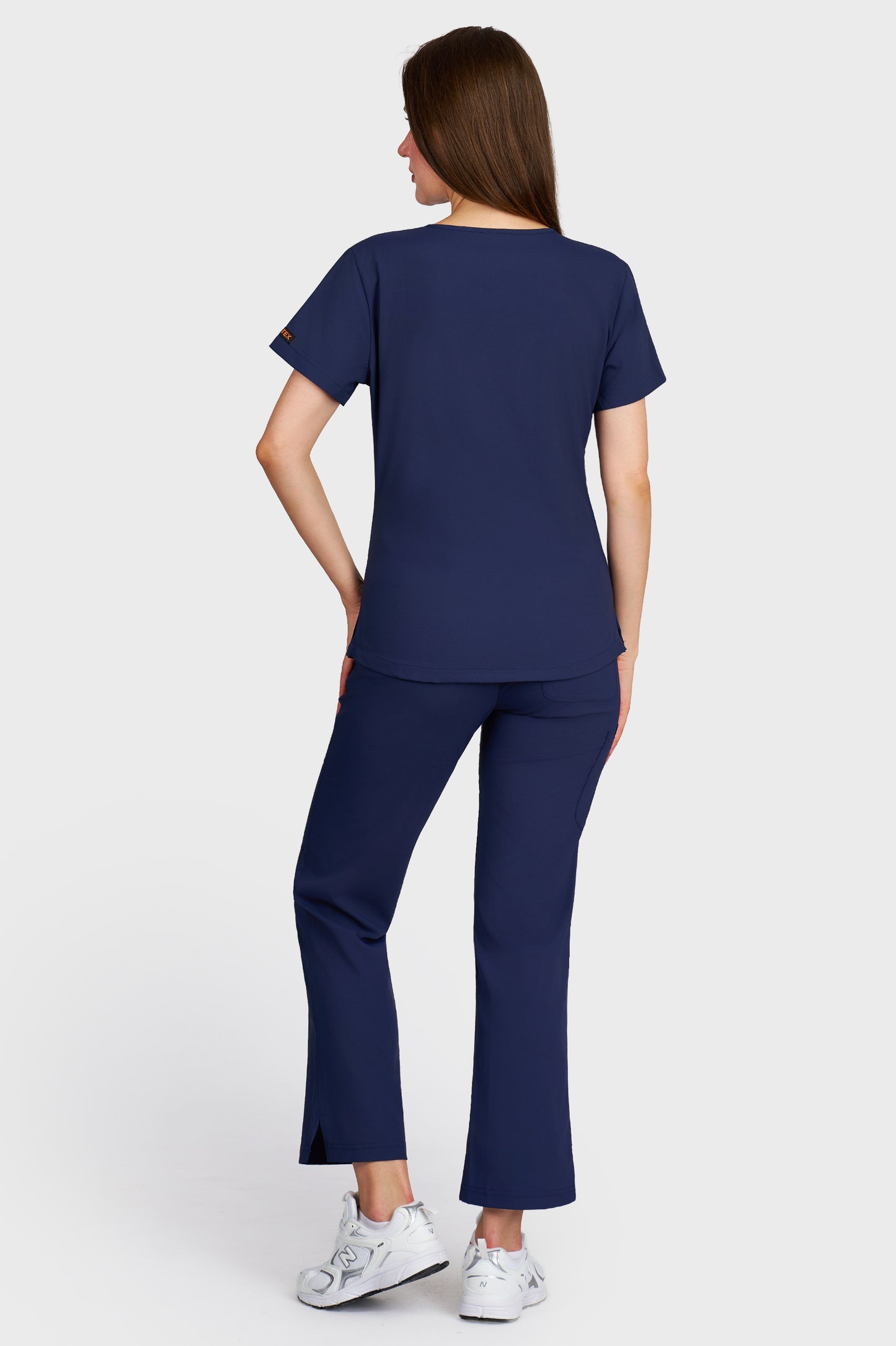 Costum medical femei bleumarin - bluza medicala Carmen si pantaloni Violeta, vedere din spate - AKITEX