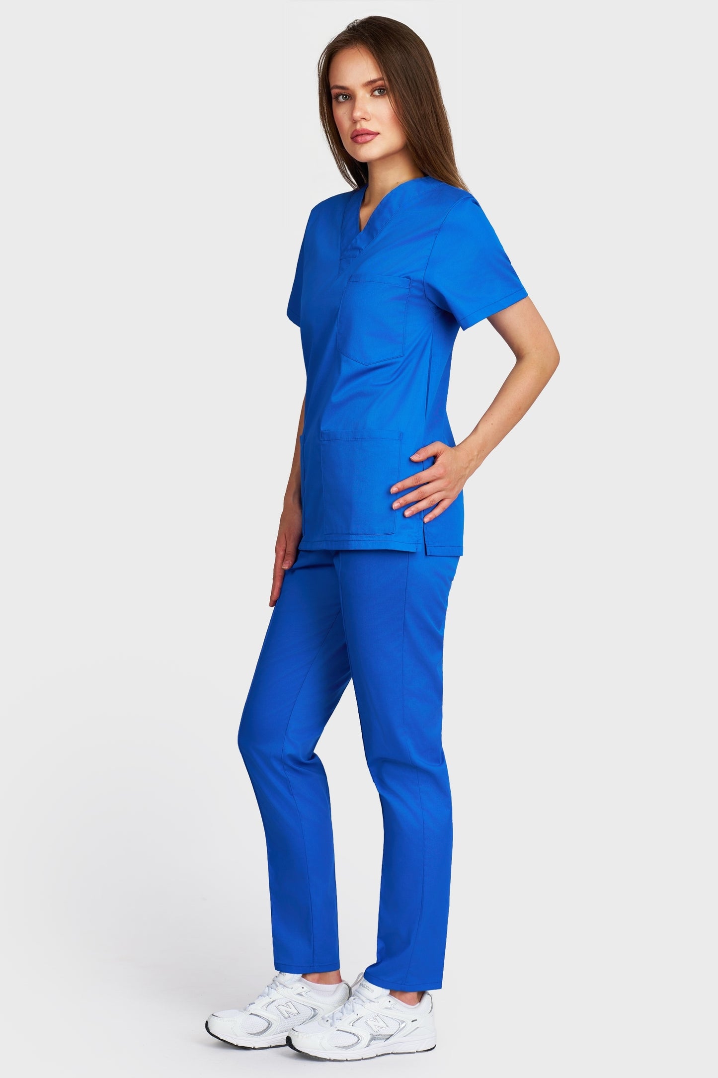 Costum medical femei albastru royal - bluza medicala cu guler in V si pantaloni Alisa, vedere laterala - AKITEX