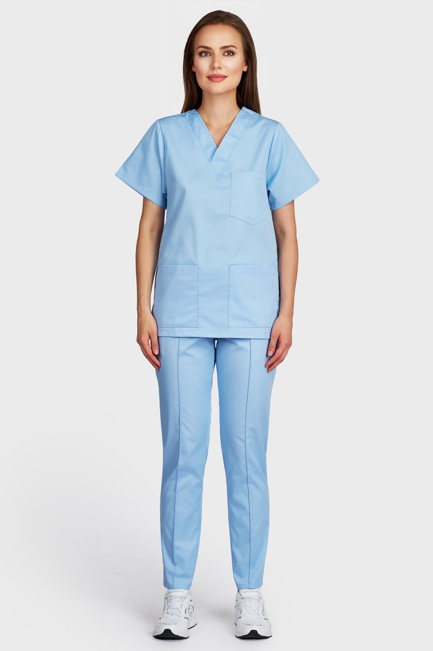 Costum medical femei lightblue - bluza medicala cu guler in V si pantaloni Alisa, vedere din fata - AKITEX