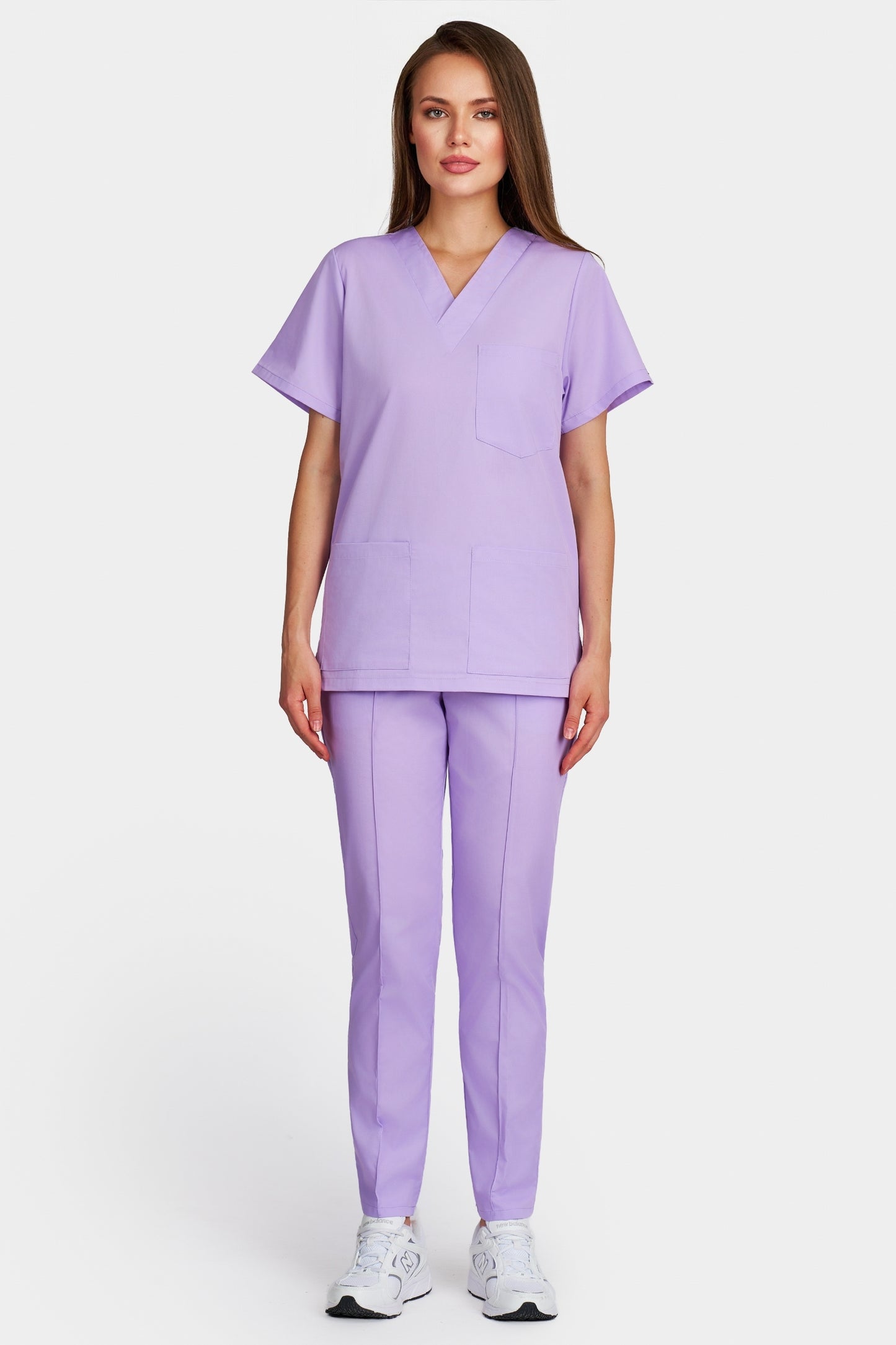 Costum medical femei lila - bluza medicala cu guler in V si pantaloni Alisa, vedere din fata - AKITEX