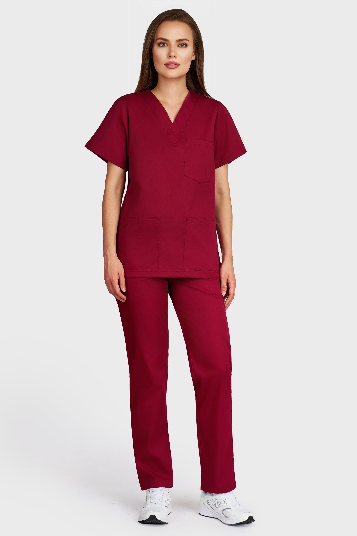 Costum medical femei bordo - bluza medicala cu guler in V si pantaloni cu elastic si snur, vedere din fata - AKITEX