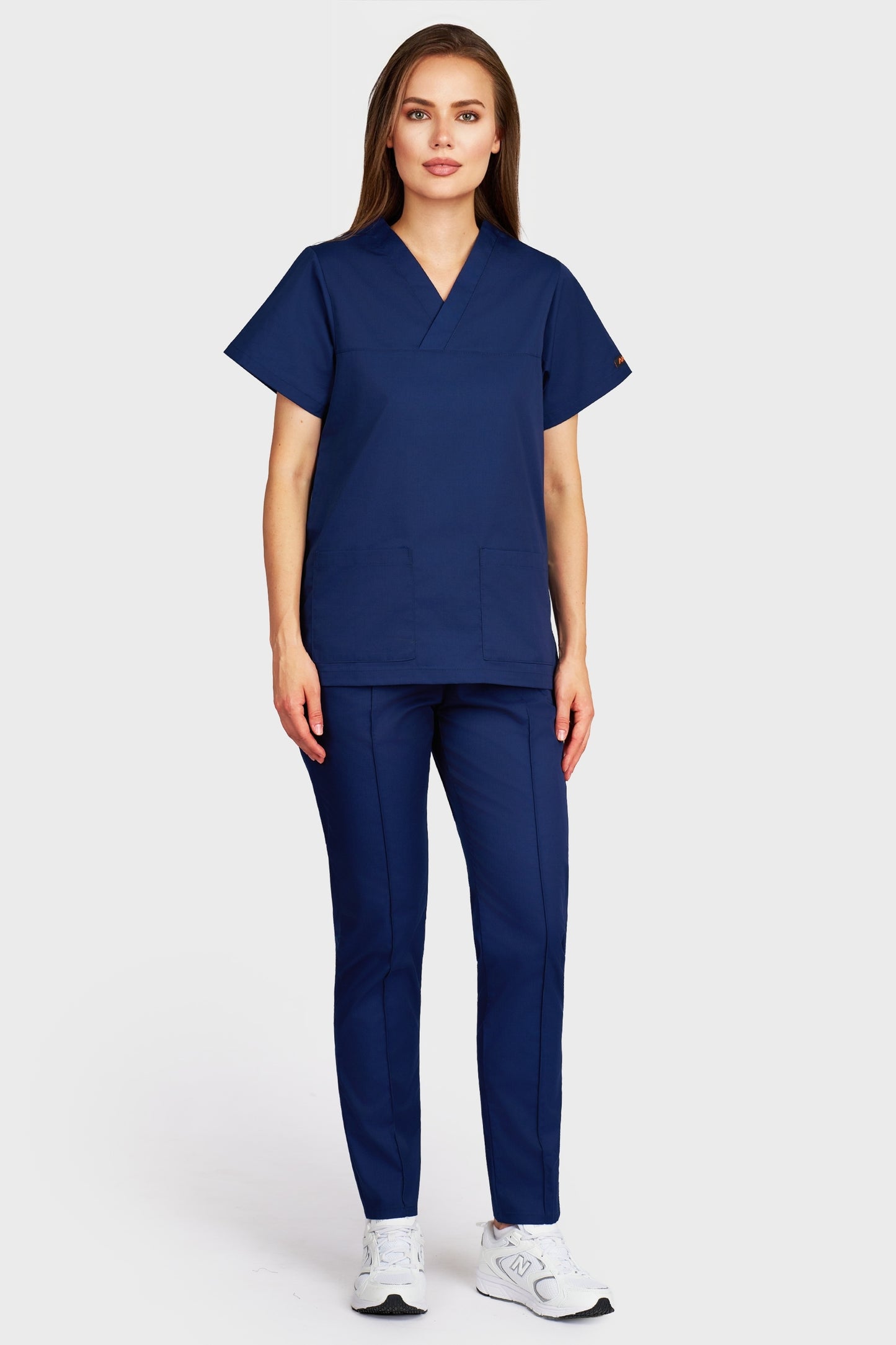 Costum medical femei navy - bluza medicala Frieda si pantaloni Alisa, vedere din fata - AKITEX