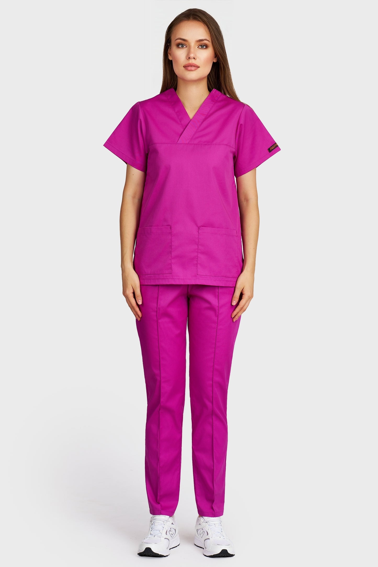 Costum medical femei fucsia - bluza medicala Frieda si pantaloni Alisa, vedere din fata - AKITEX