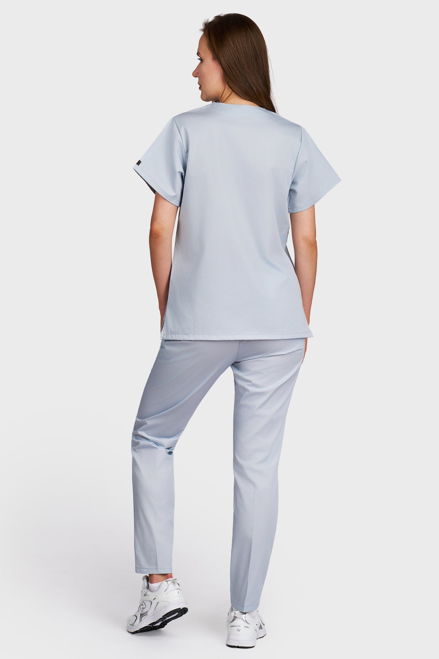 Costum medical femei gri - bluza medicala Frieda si pantaloni Alisa, vedere din spate - AKITEX
