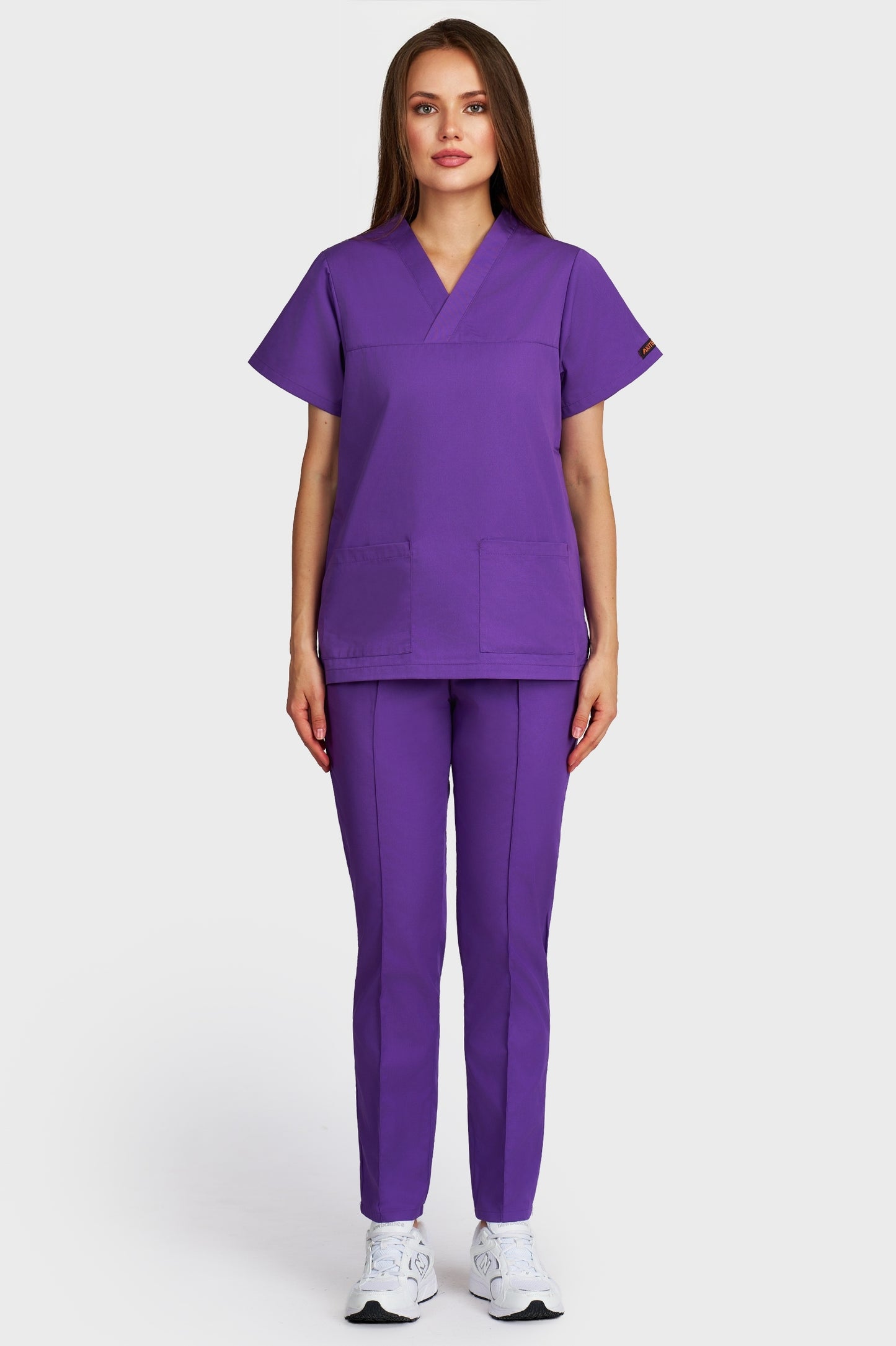 Costum medical femei mov - bluza medicala Frieda si pantaloni Alisa, vedere din fata - AKITEX