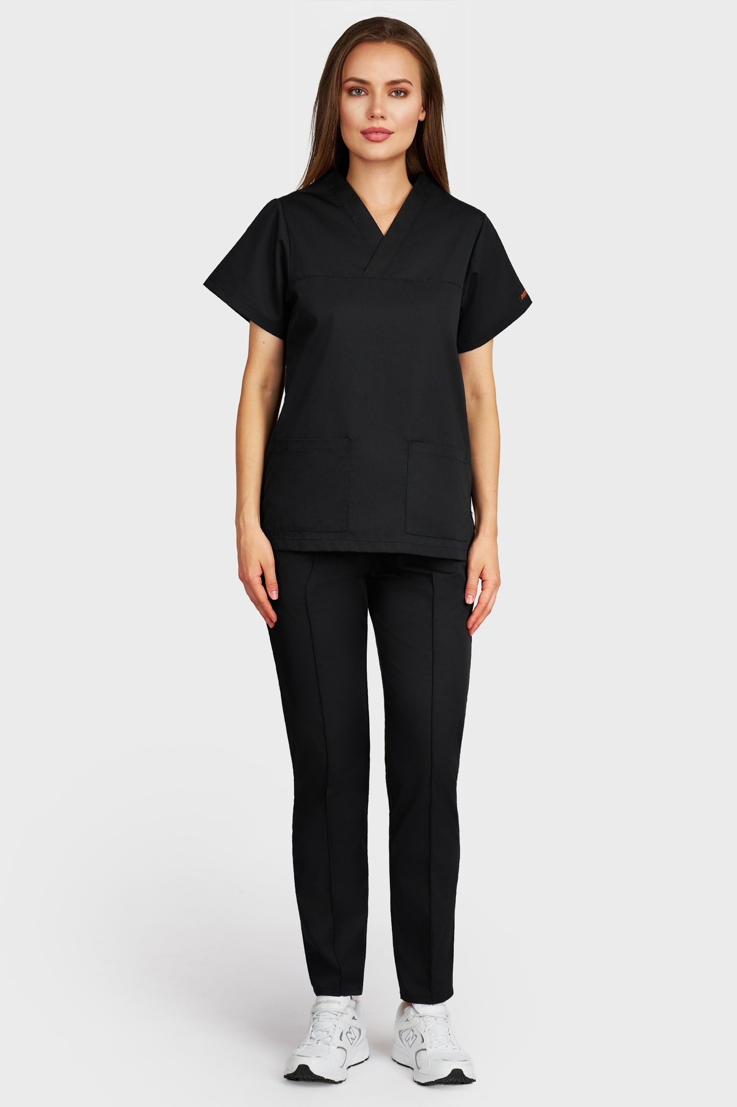 Costum medical femei negru - bluza medicala Frieda si pantaloni Alisa, vedere din fata - AKITEX