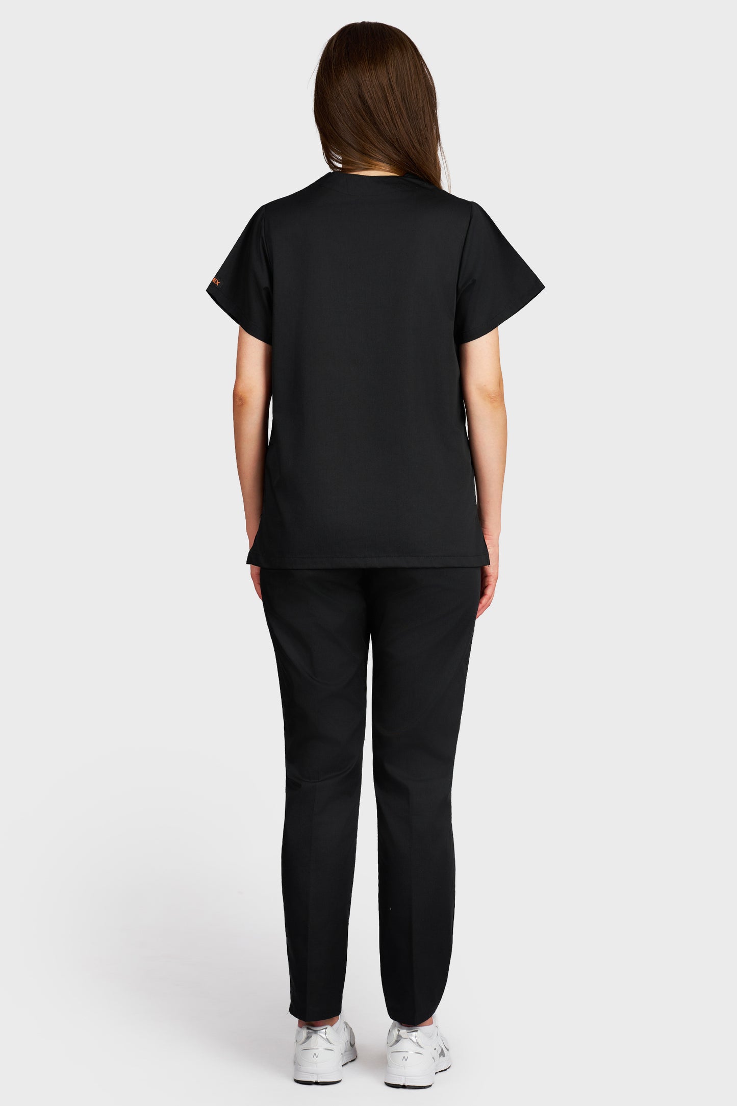 Costum medical femei negru - bluza medicala Frieda si pantaloni Alisa, vedere din spate - AKITEX