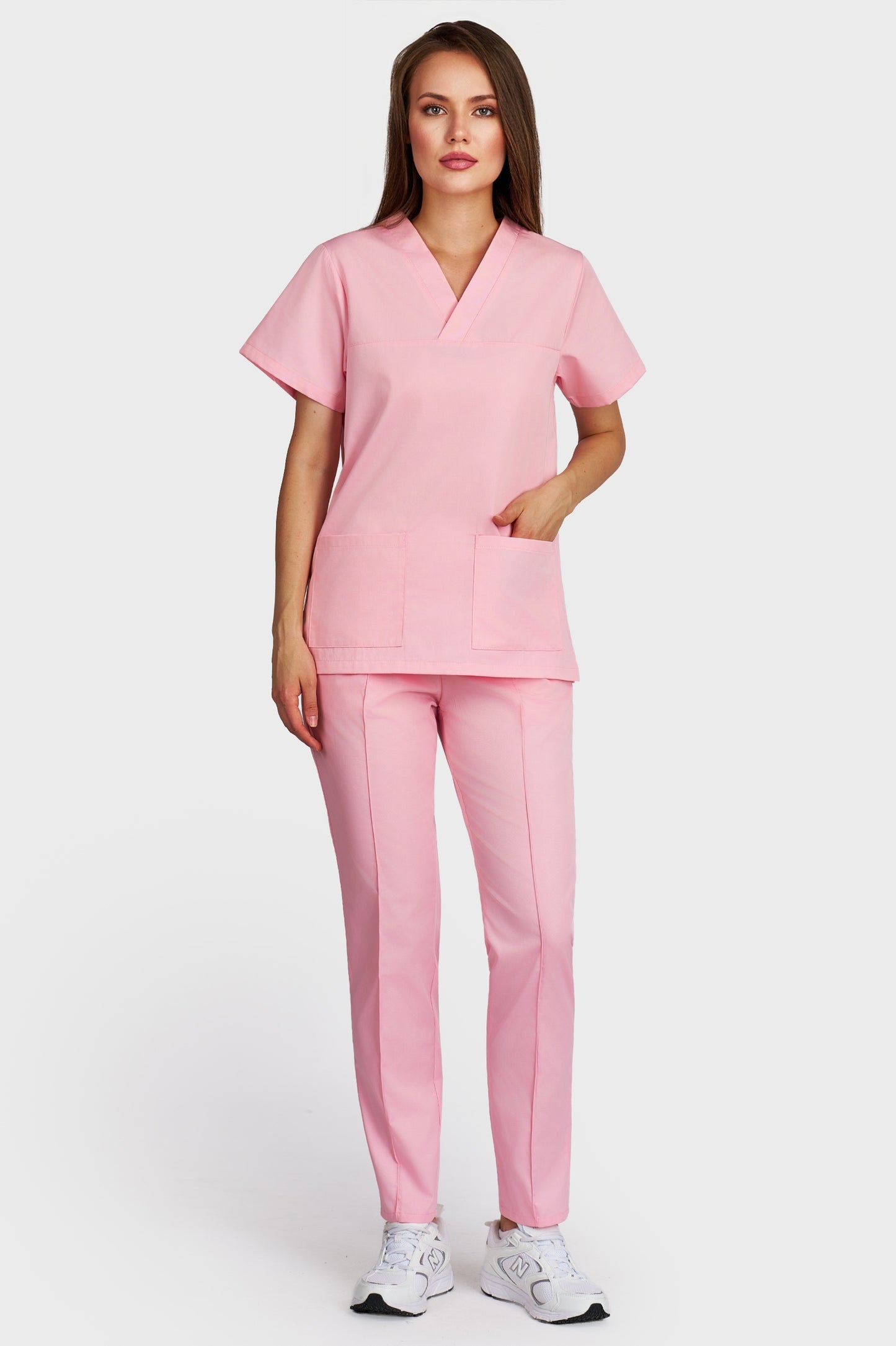 Costum medical femei roz - bluza medicala Frieda si pantaloni Alisa, vedere din fata - AKITEX