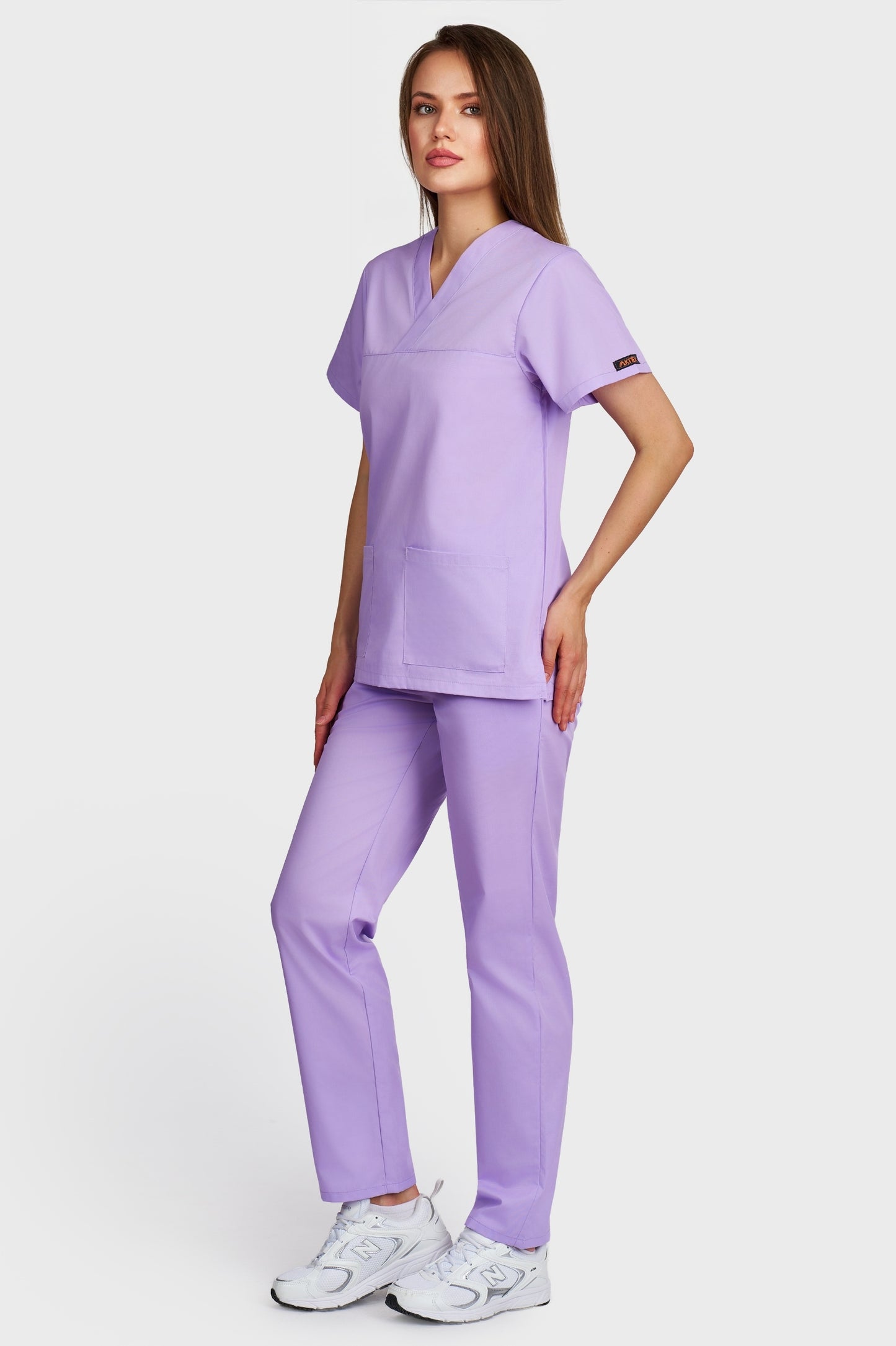 Costum medical femei lila - bluza medicala Frieda si pantaloni cu elastic si snur, vedere laterala - AKITEX