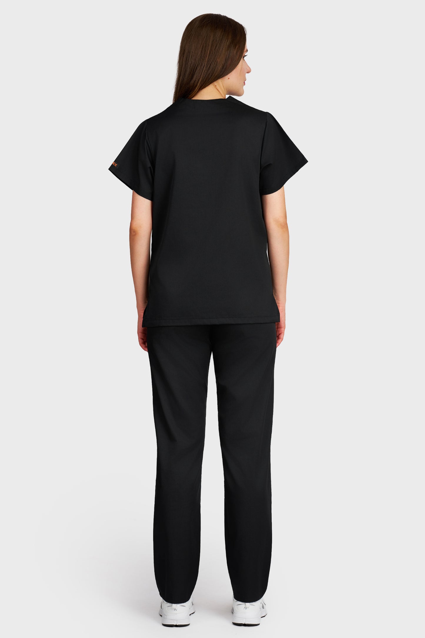 Costum medical femei negru - bluza medicala Frieda si pantaloni cu elastic si snur, vedere din spate - AKITEX