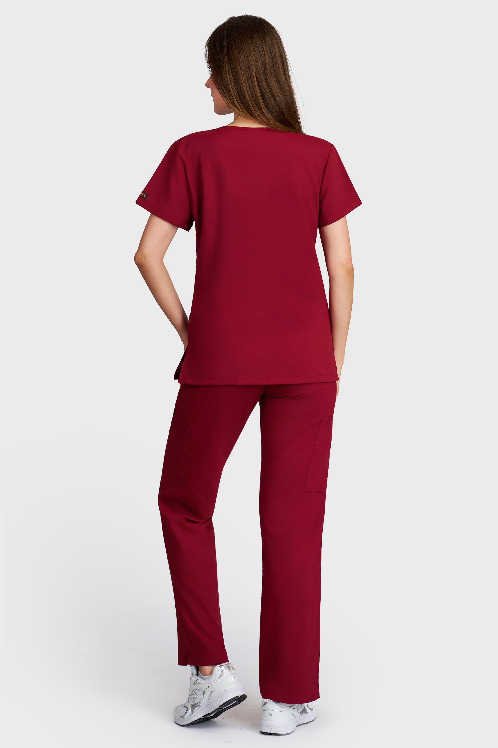 Costum medical femei bordo - bluza medicala Juliette si pantaloni Cargo, vedere din spate - AKITEX