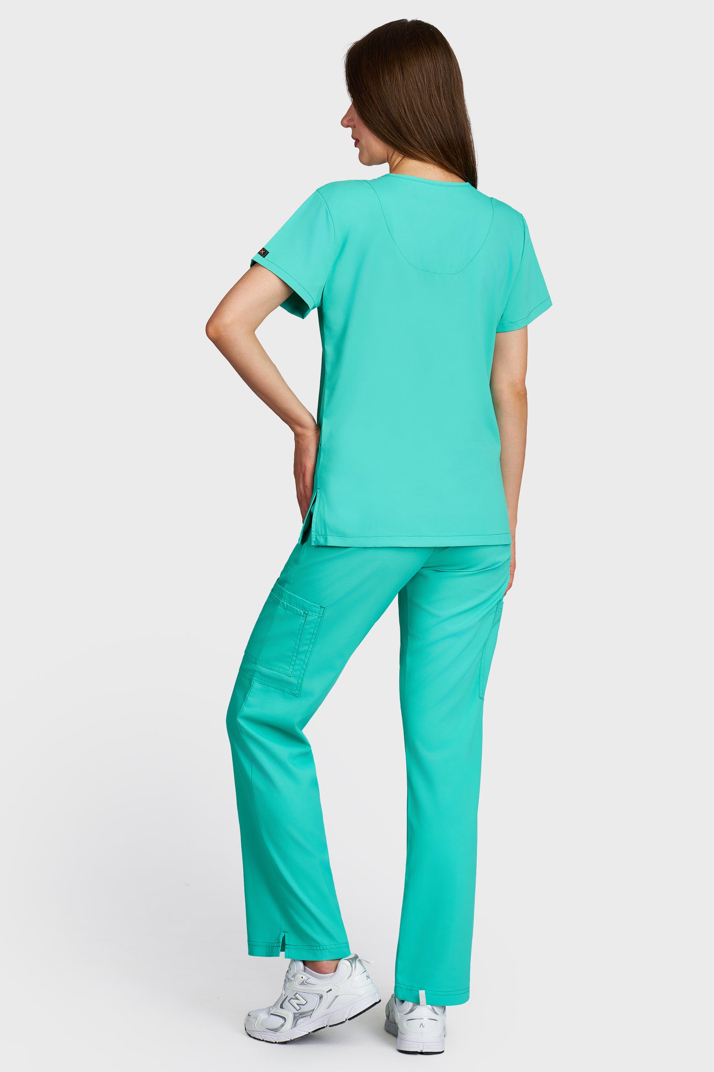 Costum medical femei menta - bluza medicala Juliette si pantaloni Cargo, vedere din spate - AKITEX
