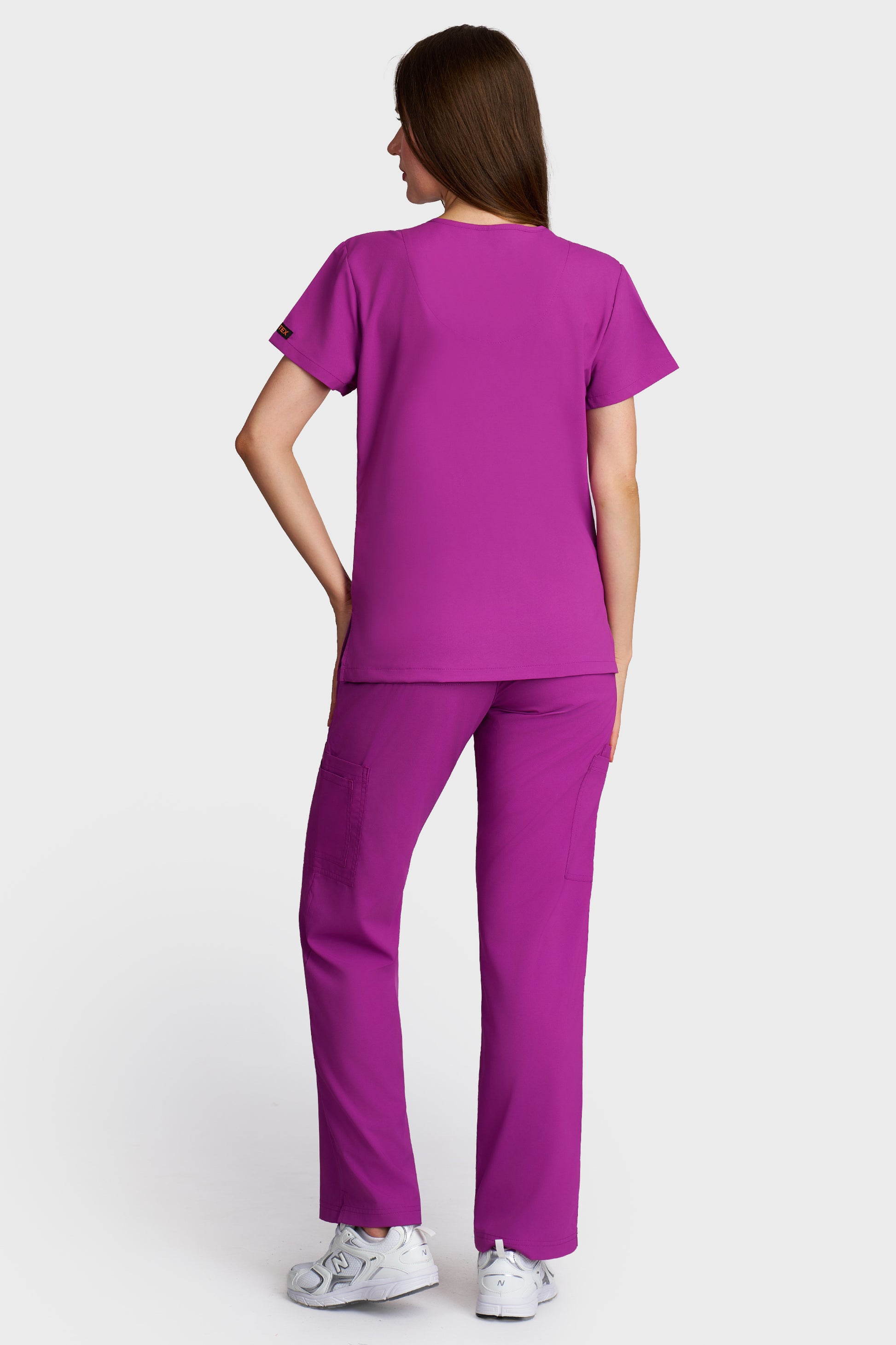 Costum medical femei mov - bluza medicala Juliette si pantaloni Cargo, vedere din spate - AKITEX