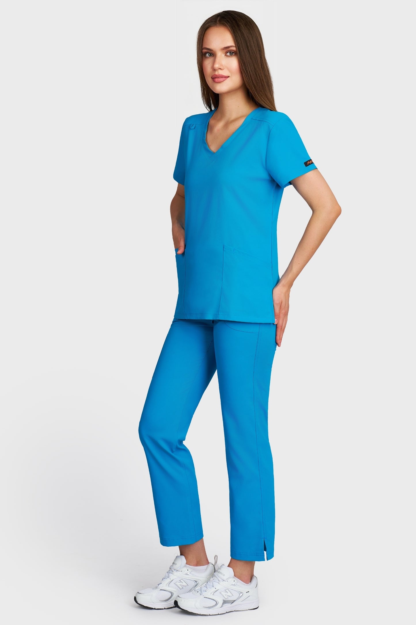 Costum medical femei turquoise - bluza medicala Juliette si pantaloni Violeta, vedere laterala - AKITEX