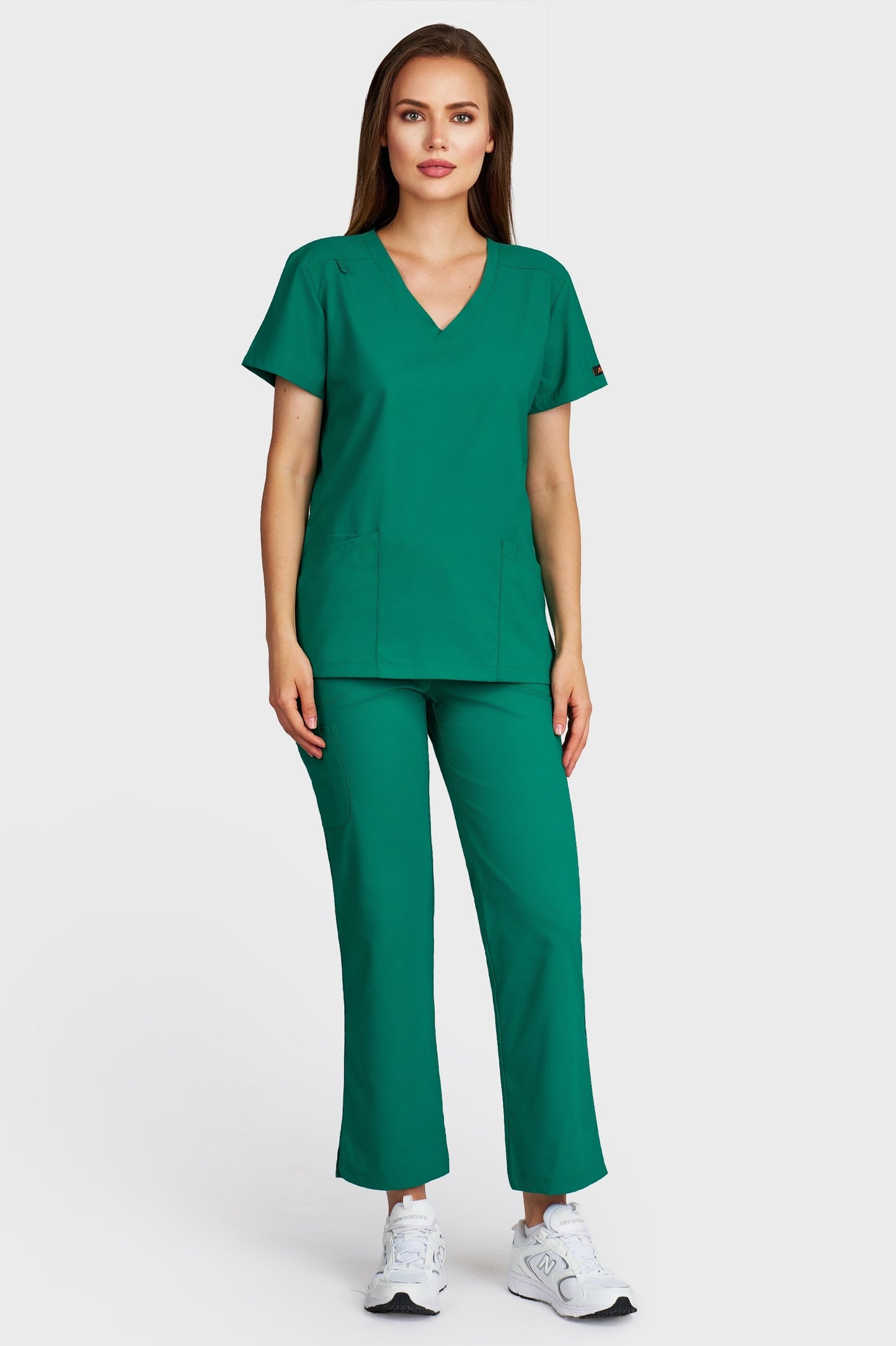 Costum medical femei verde - bluza medicala Juliette si pantaloni Violeta, vedere din fata - AKITEX