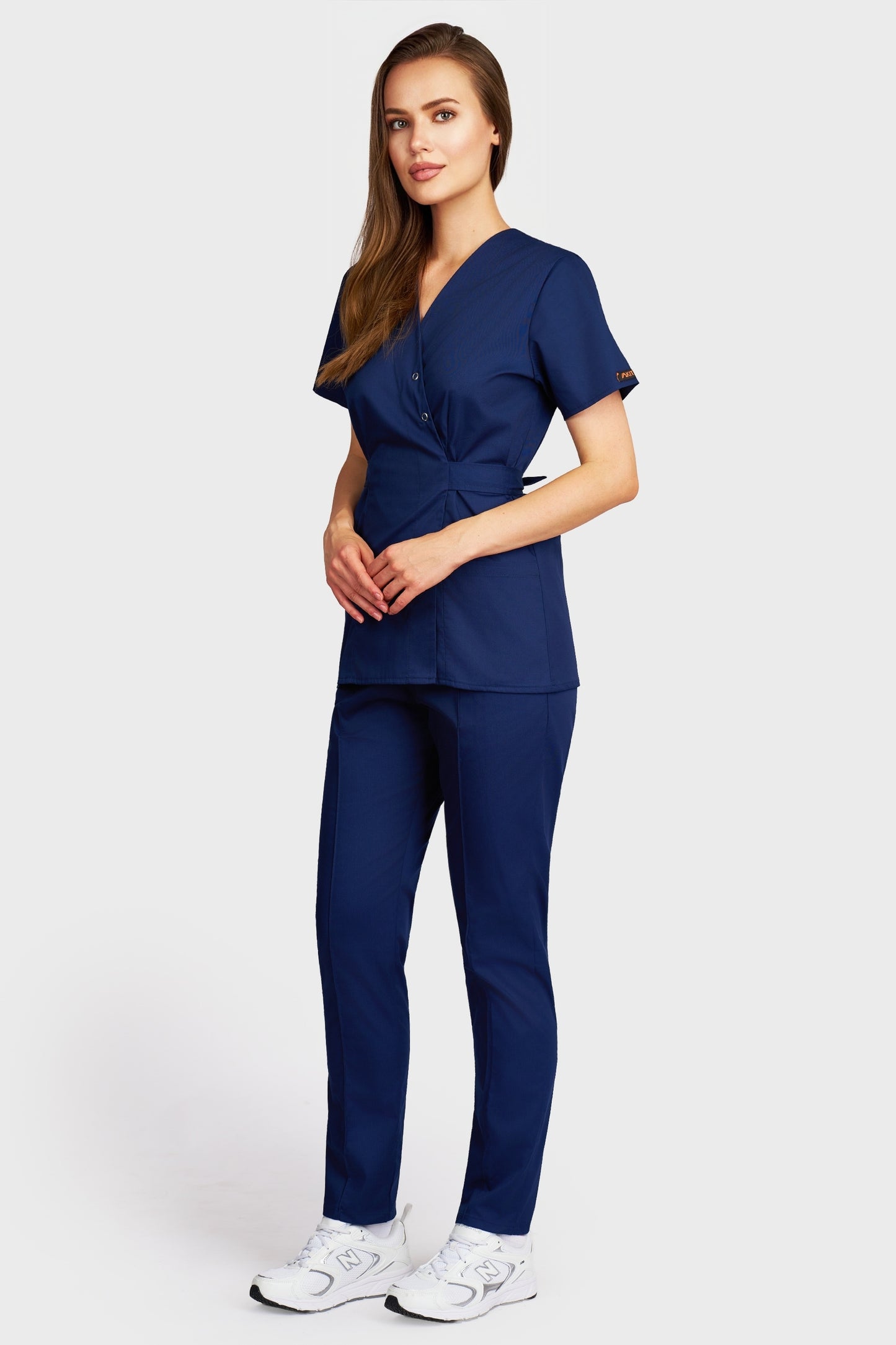 Costum medical femei navy - bluza medicala Kimono si pantaloni Alisa, vedere laterala - AKITEX