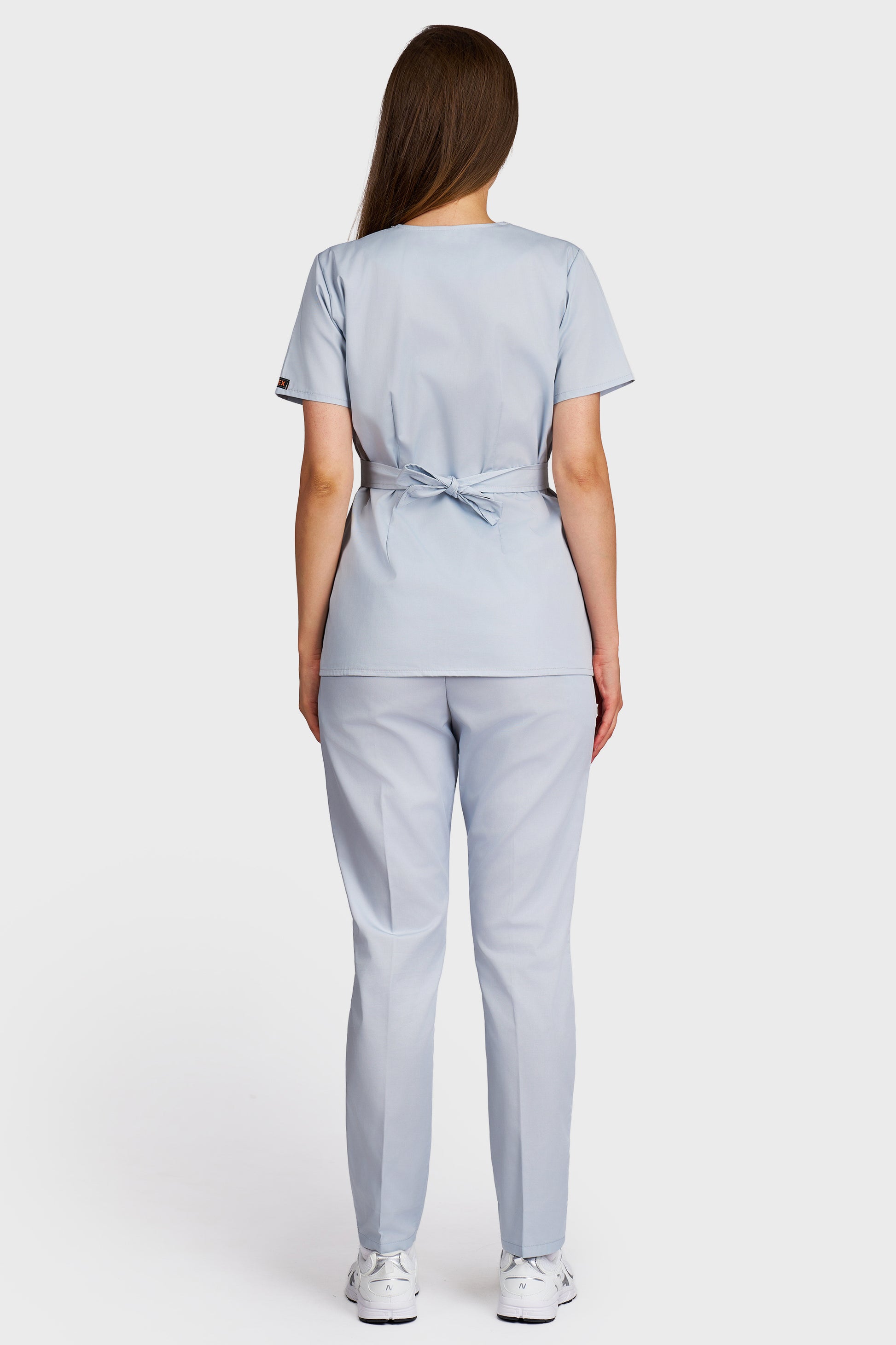 Costum medical femei gri - bluza medicala Kimono si pantaloni Alisa, vedere din spate - AKITEX