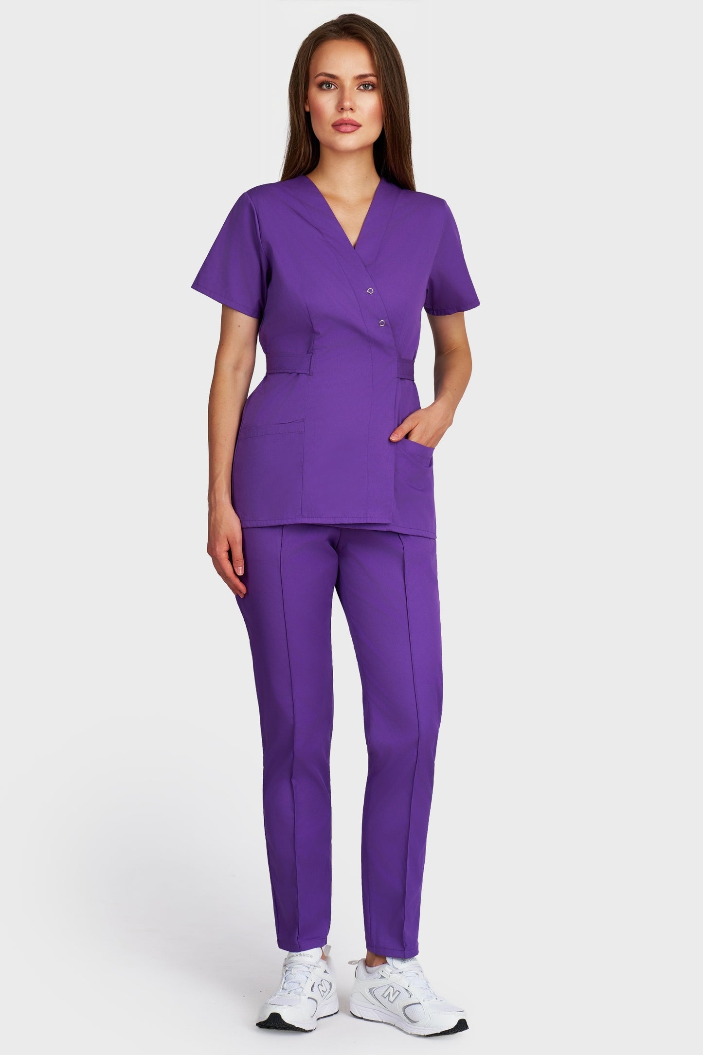 Costum medical femei mov - bluza medicala Kimono si pantaloni Alisa, vedere din fata - AKITEX