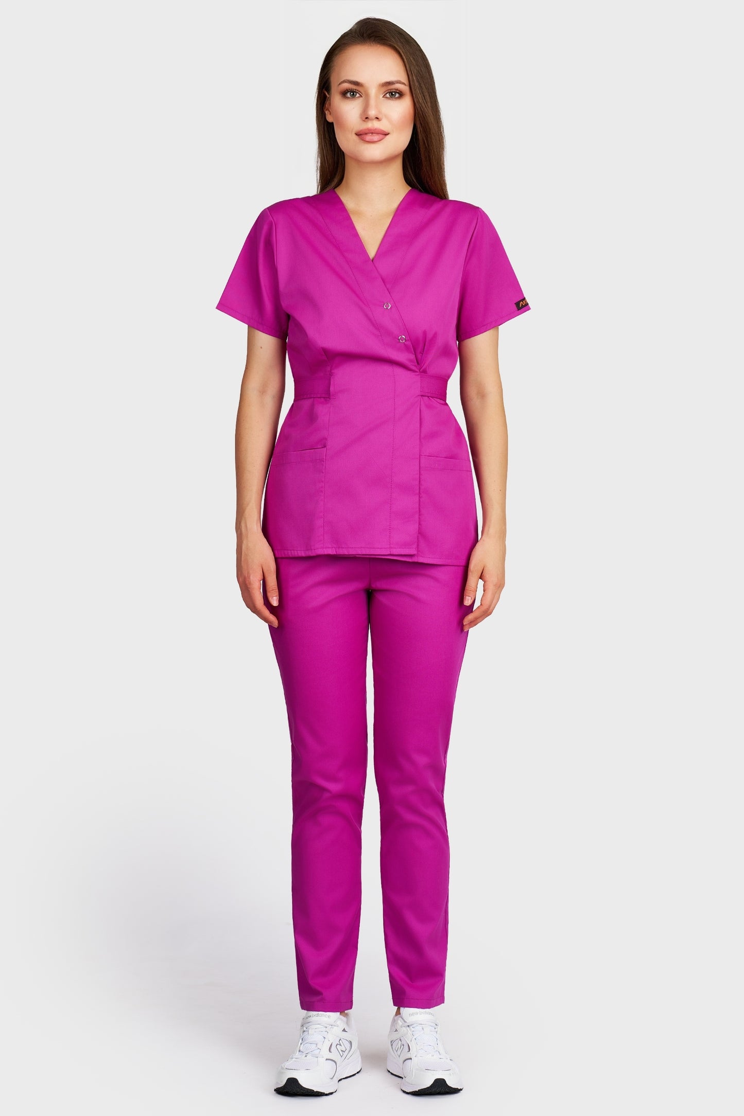 Costum medical femei fucsia - bluza medicala Kimono si pantaloni cu elastic, vedere din fata - AKITEX