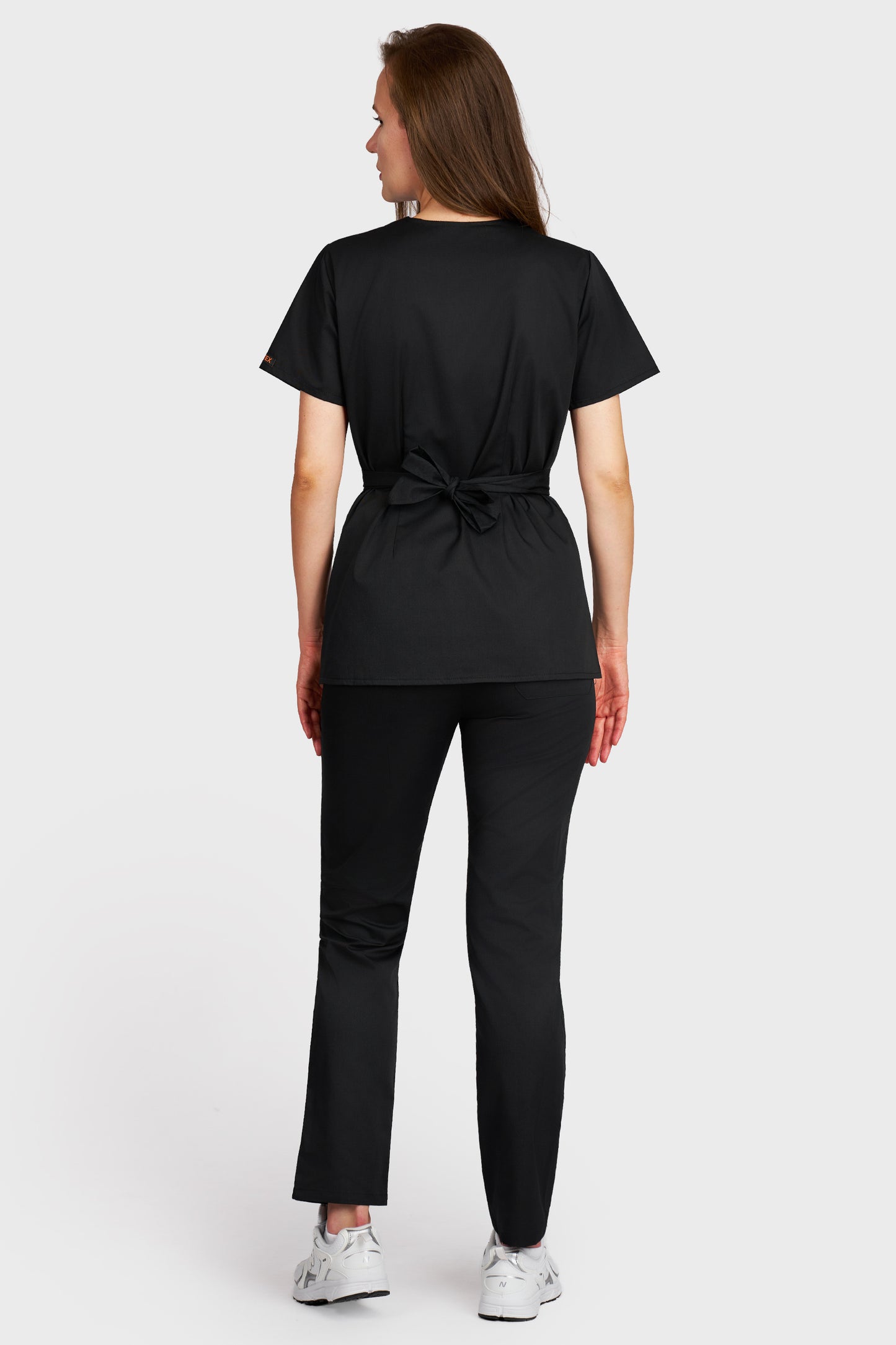 Costum medical femei negru - bluza medicala Kimono si pantaloni cu elastic, vedere din spate - AKITEX